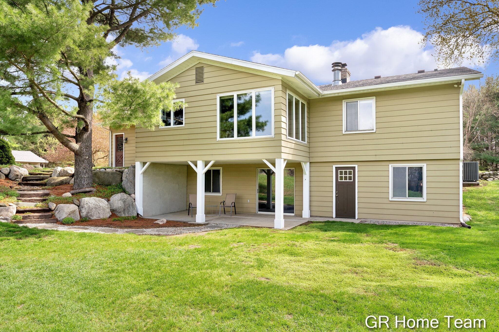 867 Cramton Avenue NE Ada MI 49301