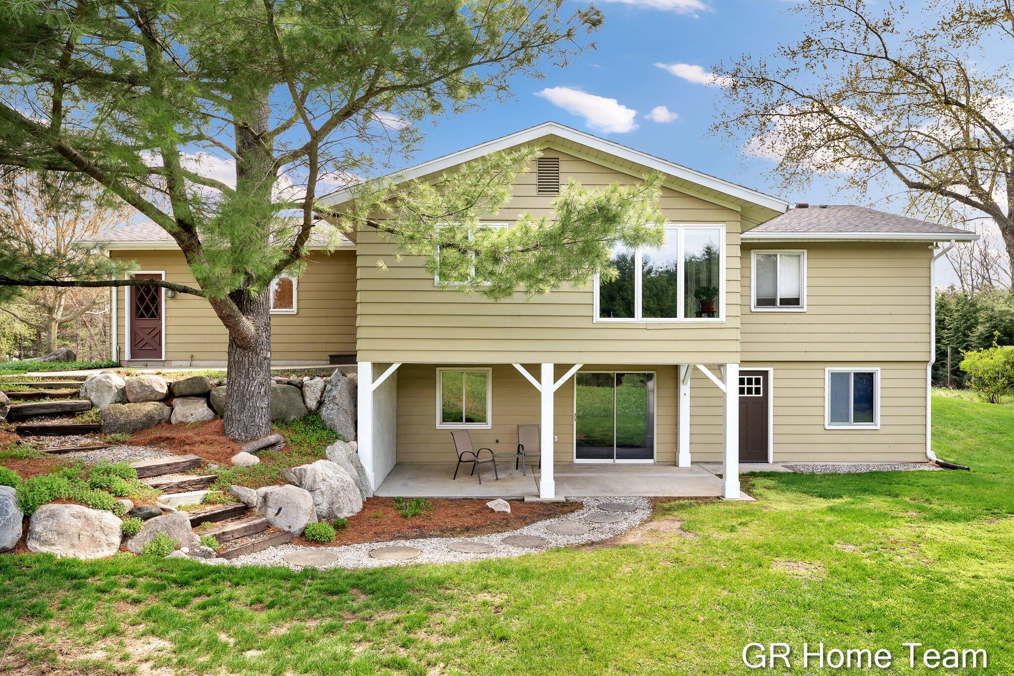 867 Cramton Avenue NE Ada MI 49301