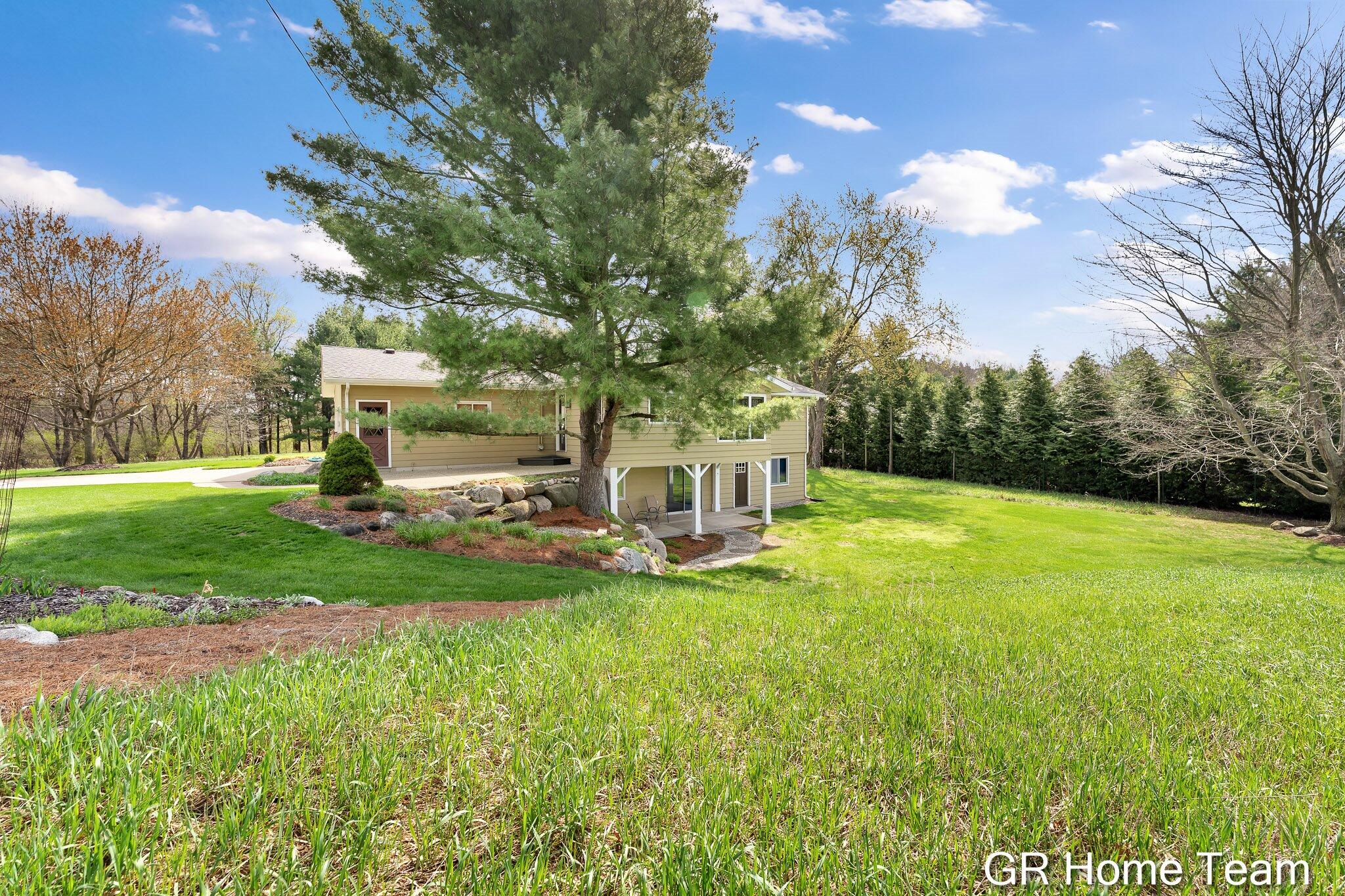 867 Cramton Avenue NE Ada MI 49301