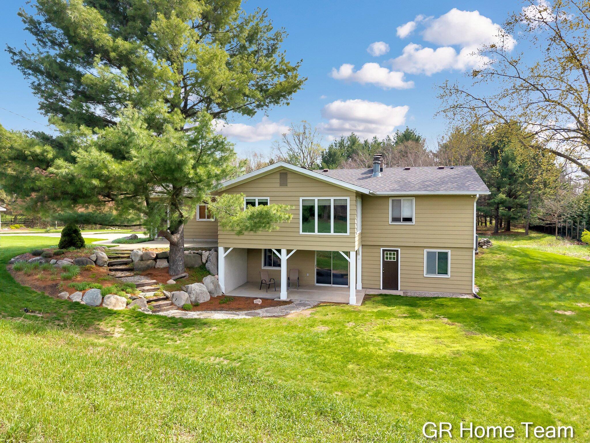 867 Cramton Avenue NE Ada MI 49301