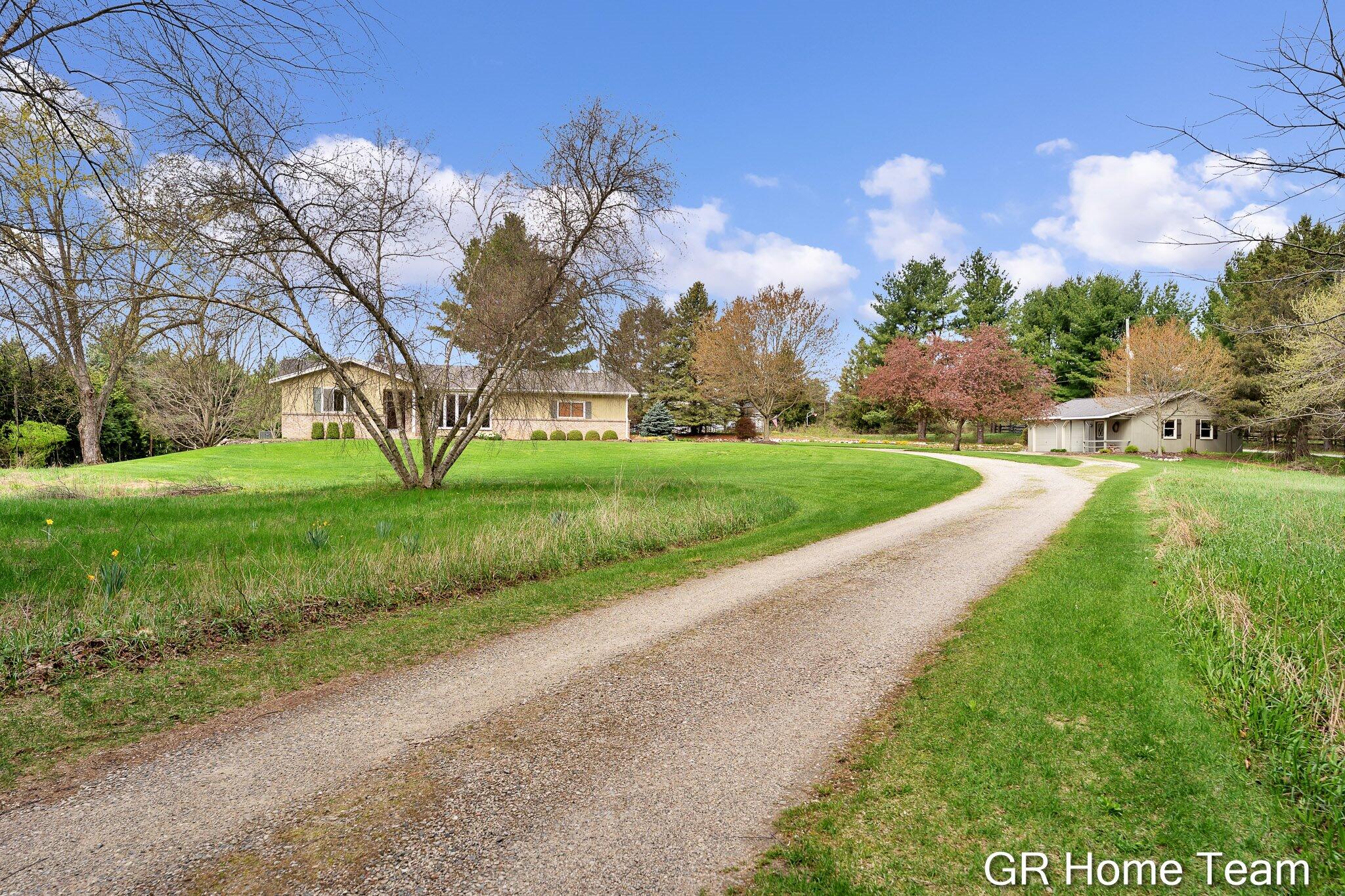 867 Cramton Avenue NE Ada MI 49301