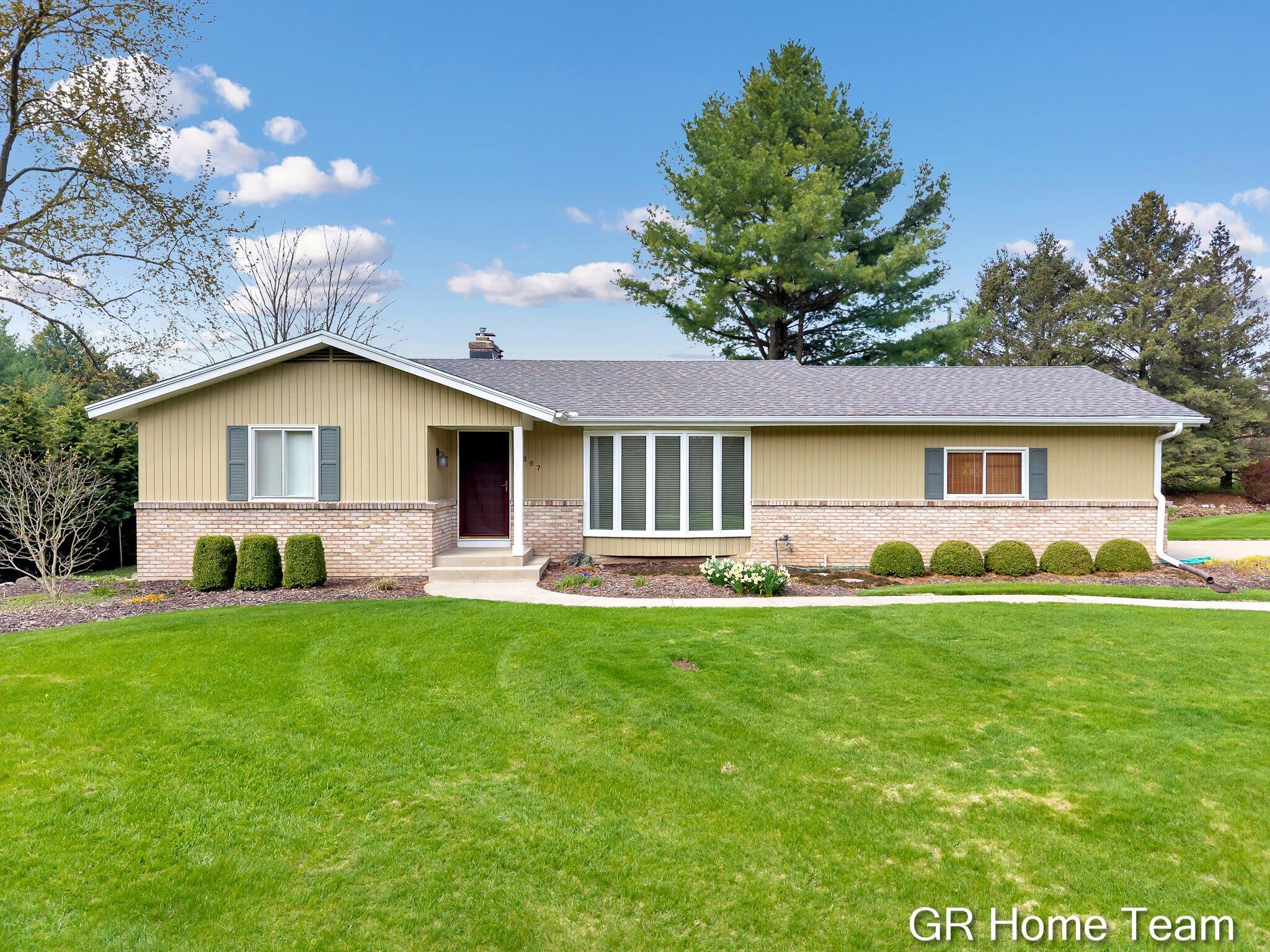 867 Cramton Avenue NE Ada MI 49301