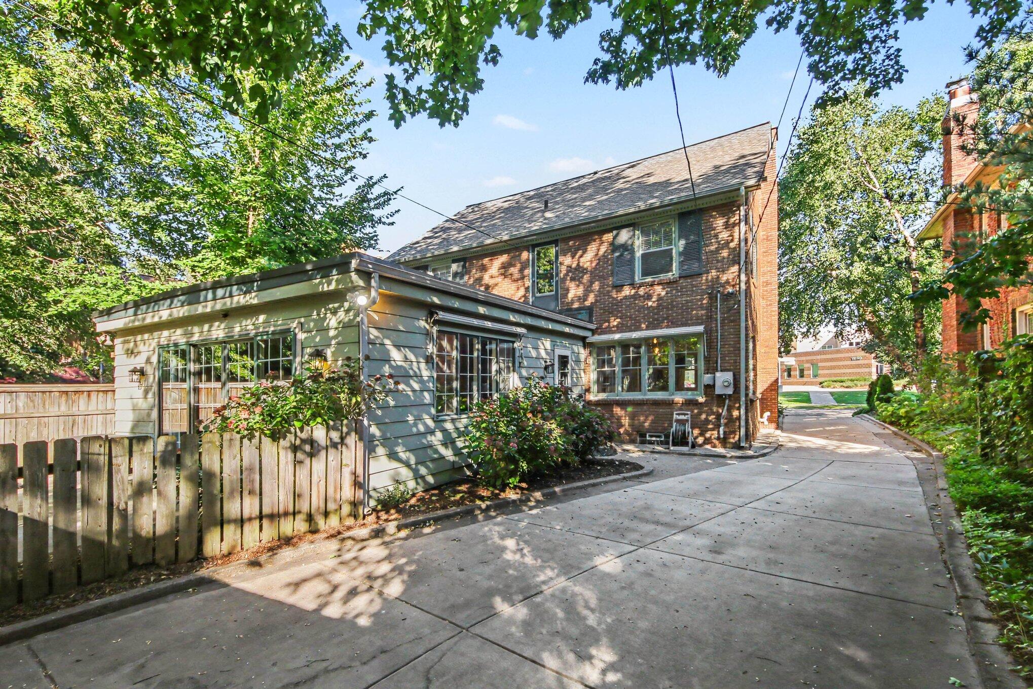 1031 Iroquois Drive SE Grand Rapids MI 49506