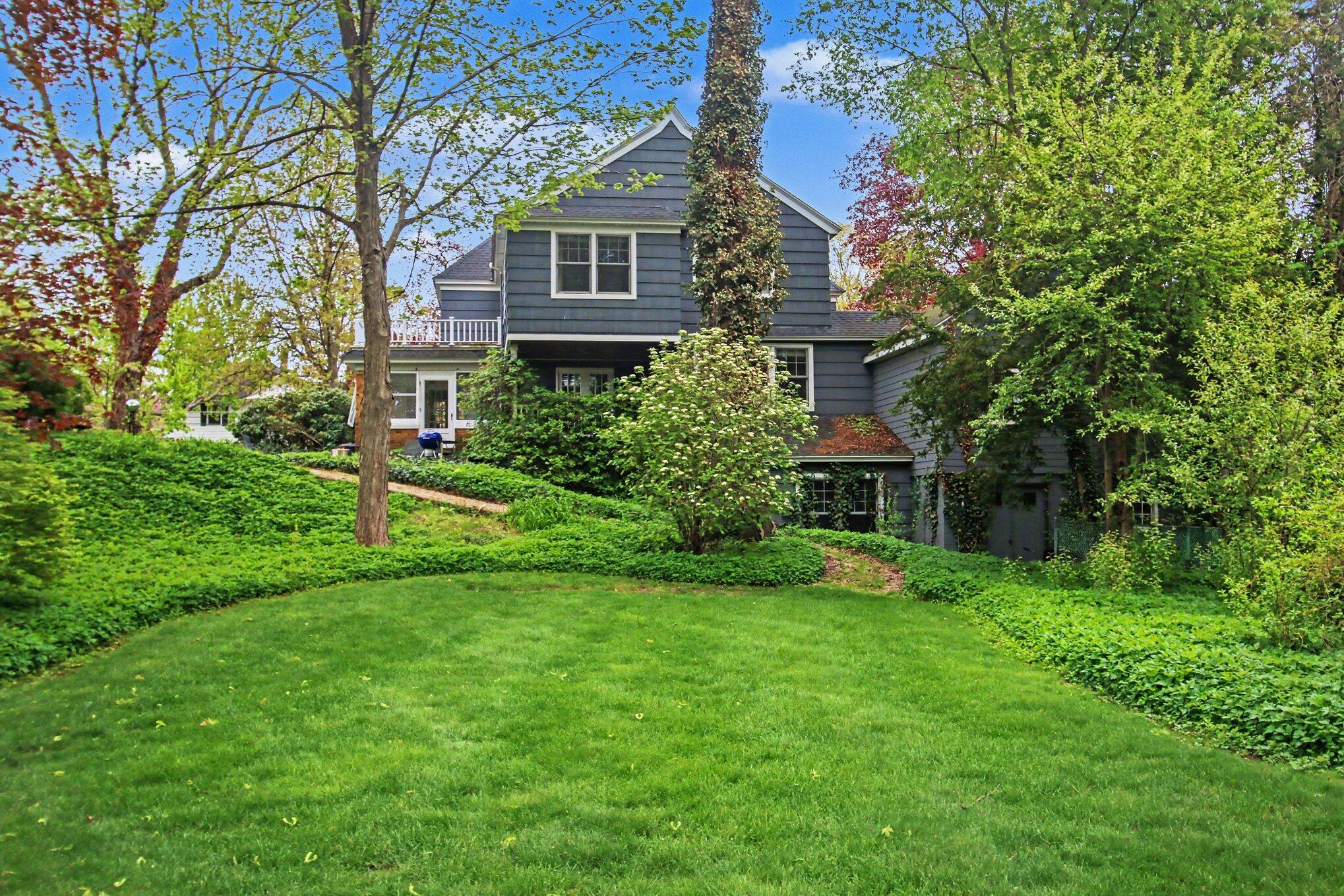 588 Central Avenue Holland MI 49423