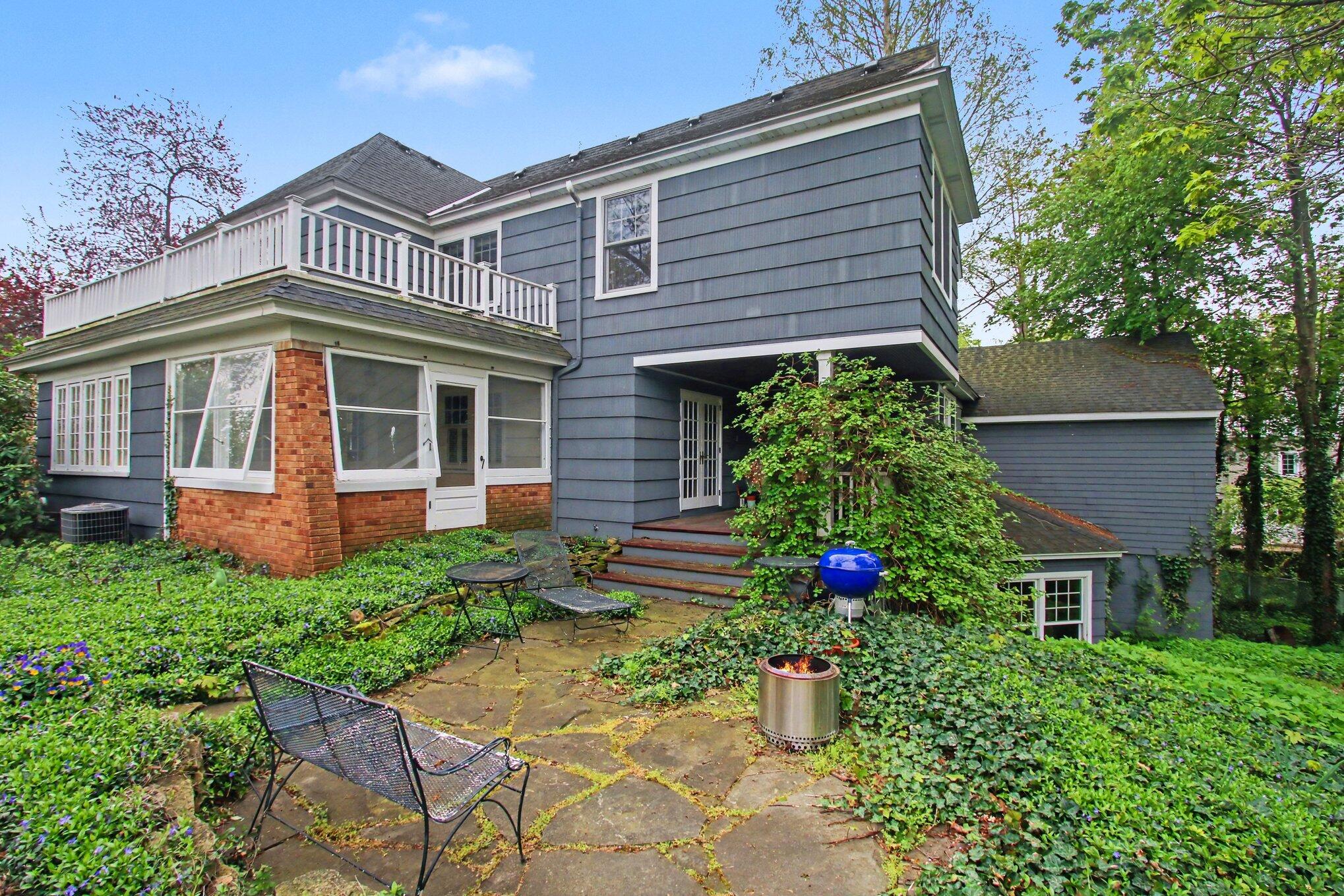 588 Central Avenue Holland MI 49423