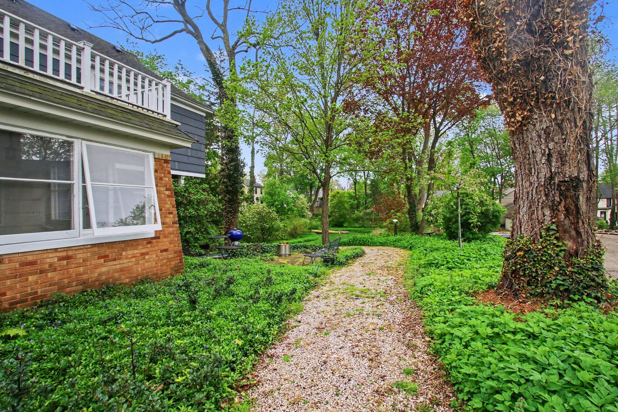 588 Central Avenue Holland MI 49423