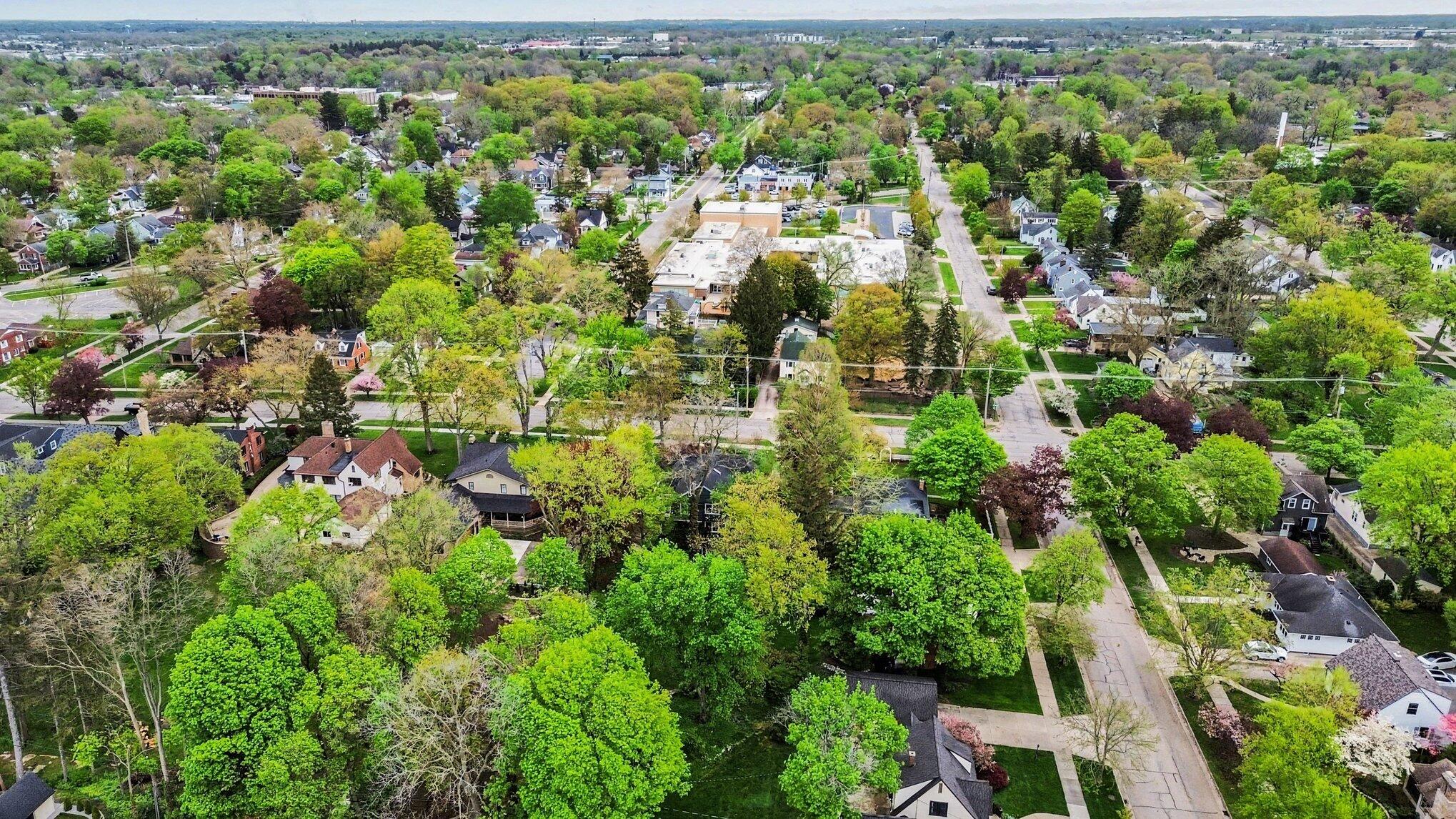 588 Central Avenue Holland MI 49423