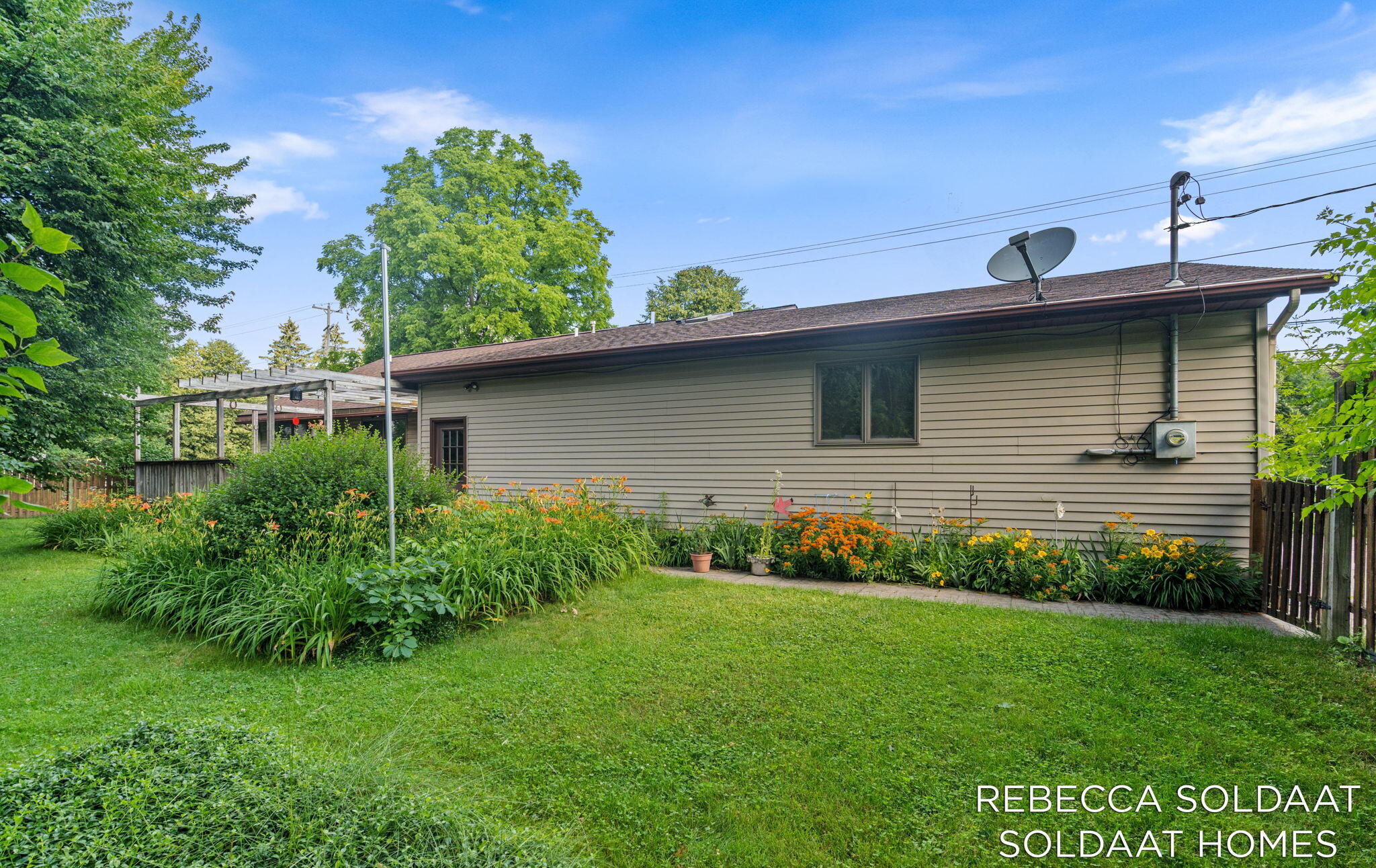 3464 Leonard Street NW Grand Rapids MI 49534