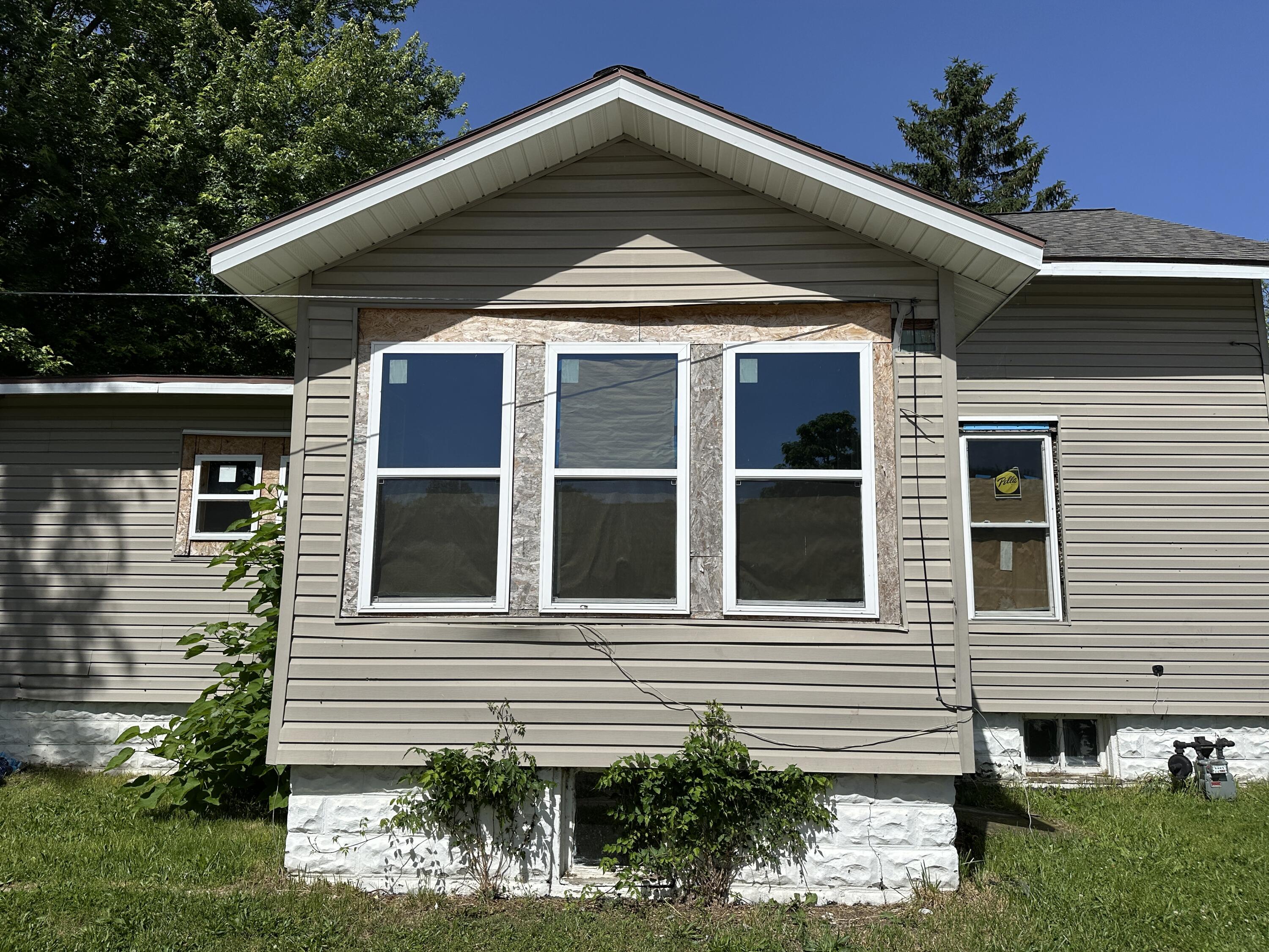 696 Highland Avenue Benton Harbor MI 49022