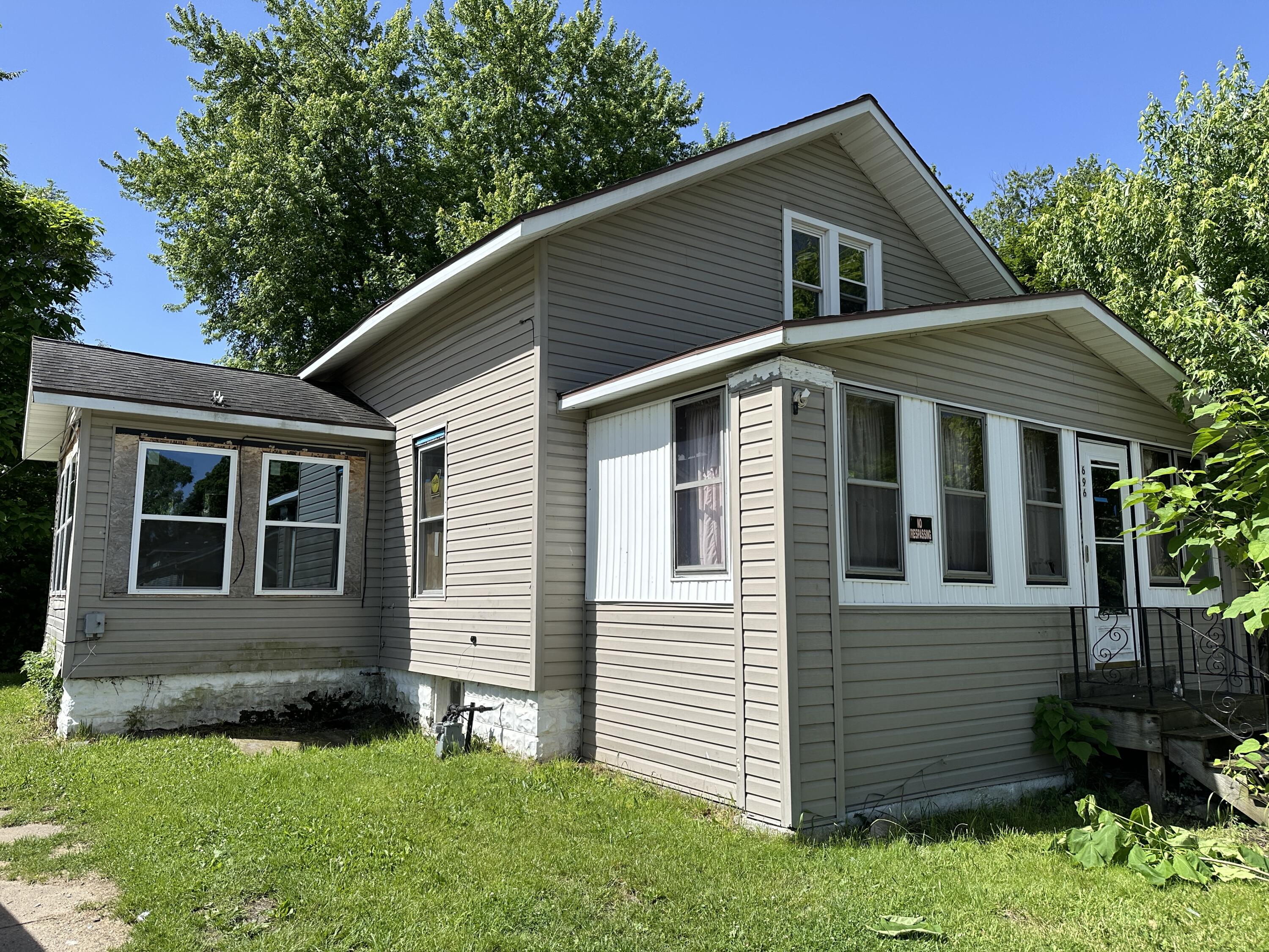 696 Highland Avenue Benton Harbor MI 49022