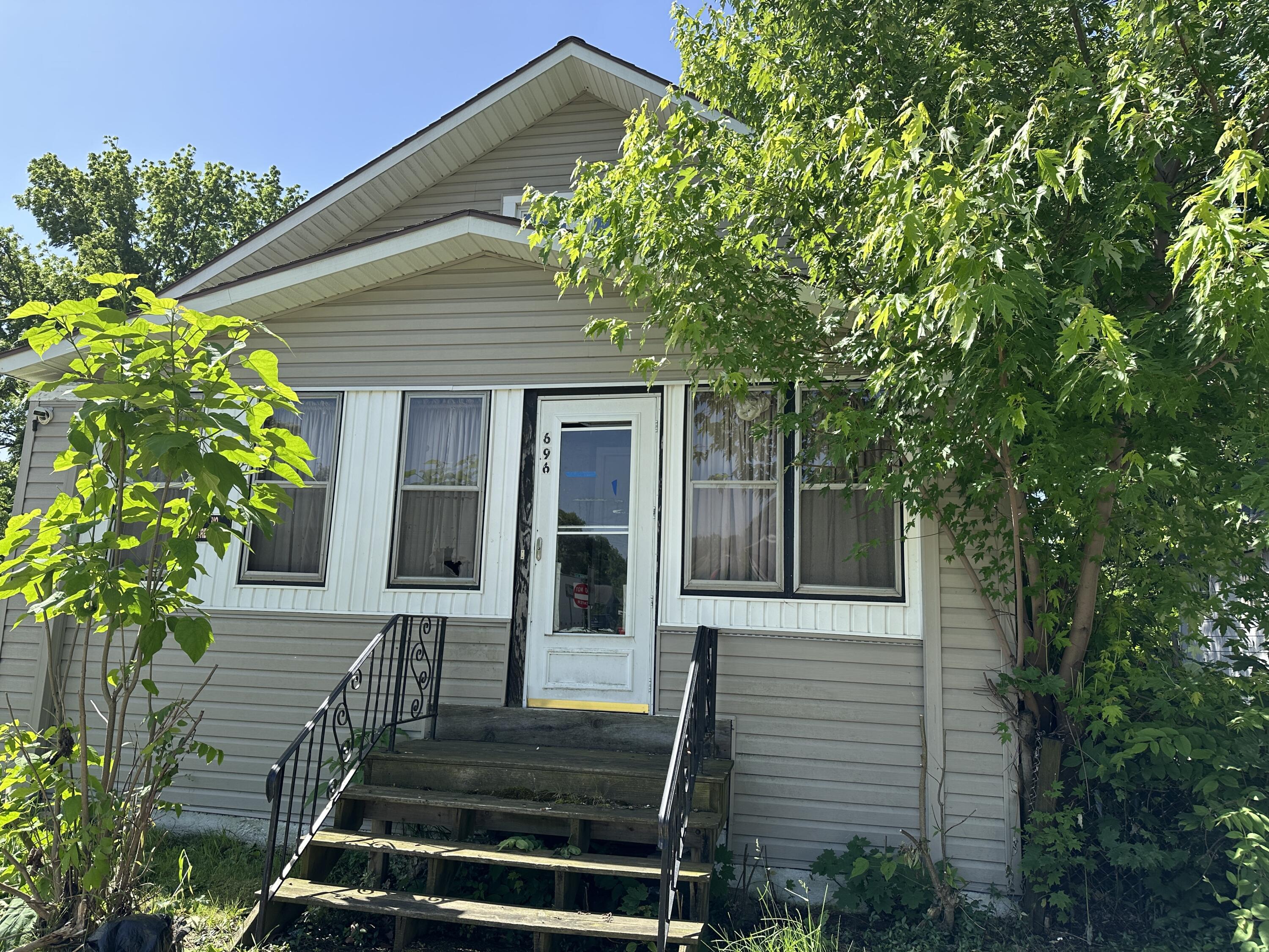 696 Highland Avenue Benton Harbor MI 49022