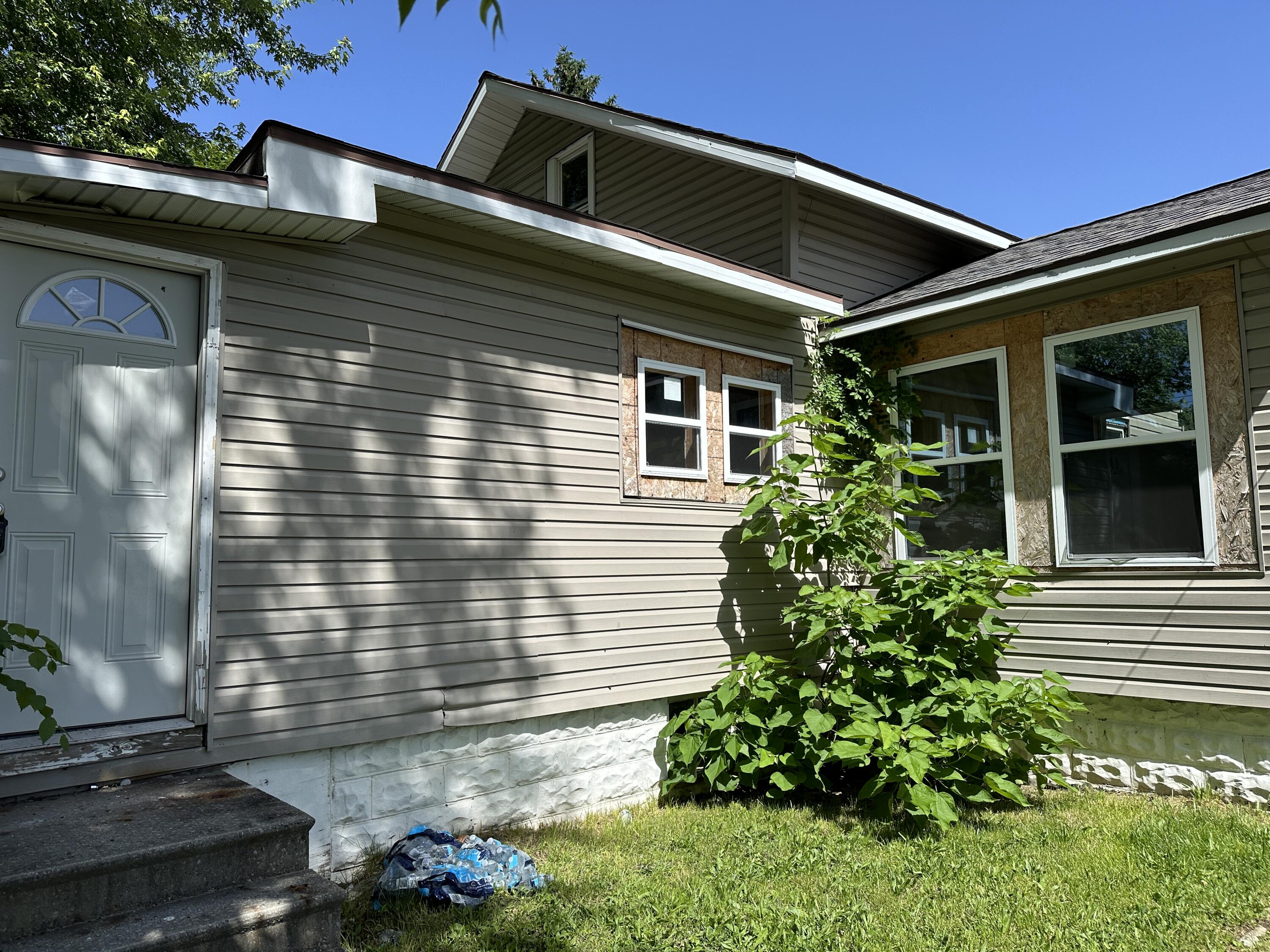 696 Highland Avenue Benton Harbor MI 49022