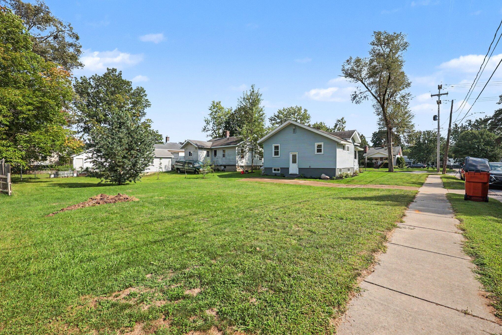327 Lewis Street Rockford MI 49341