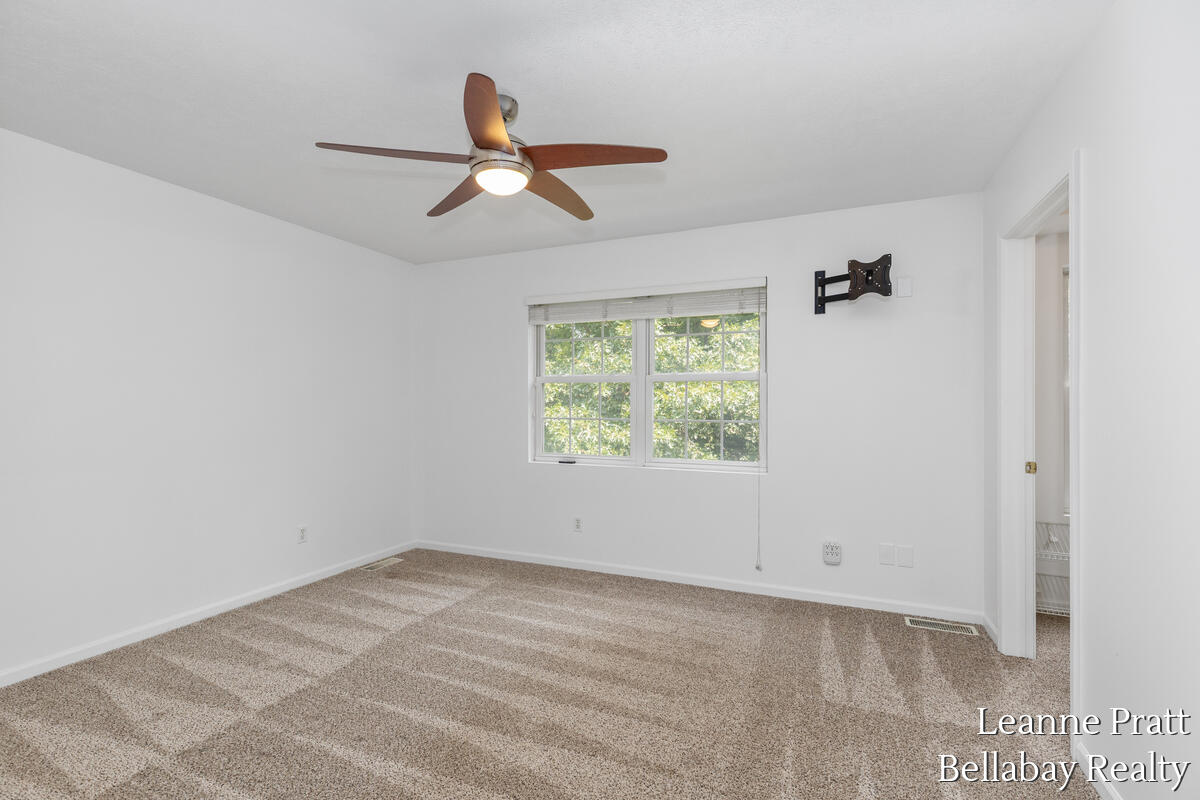 8015 Jericho Avenue NE Rockford MI 49341