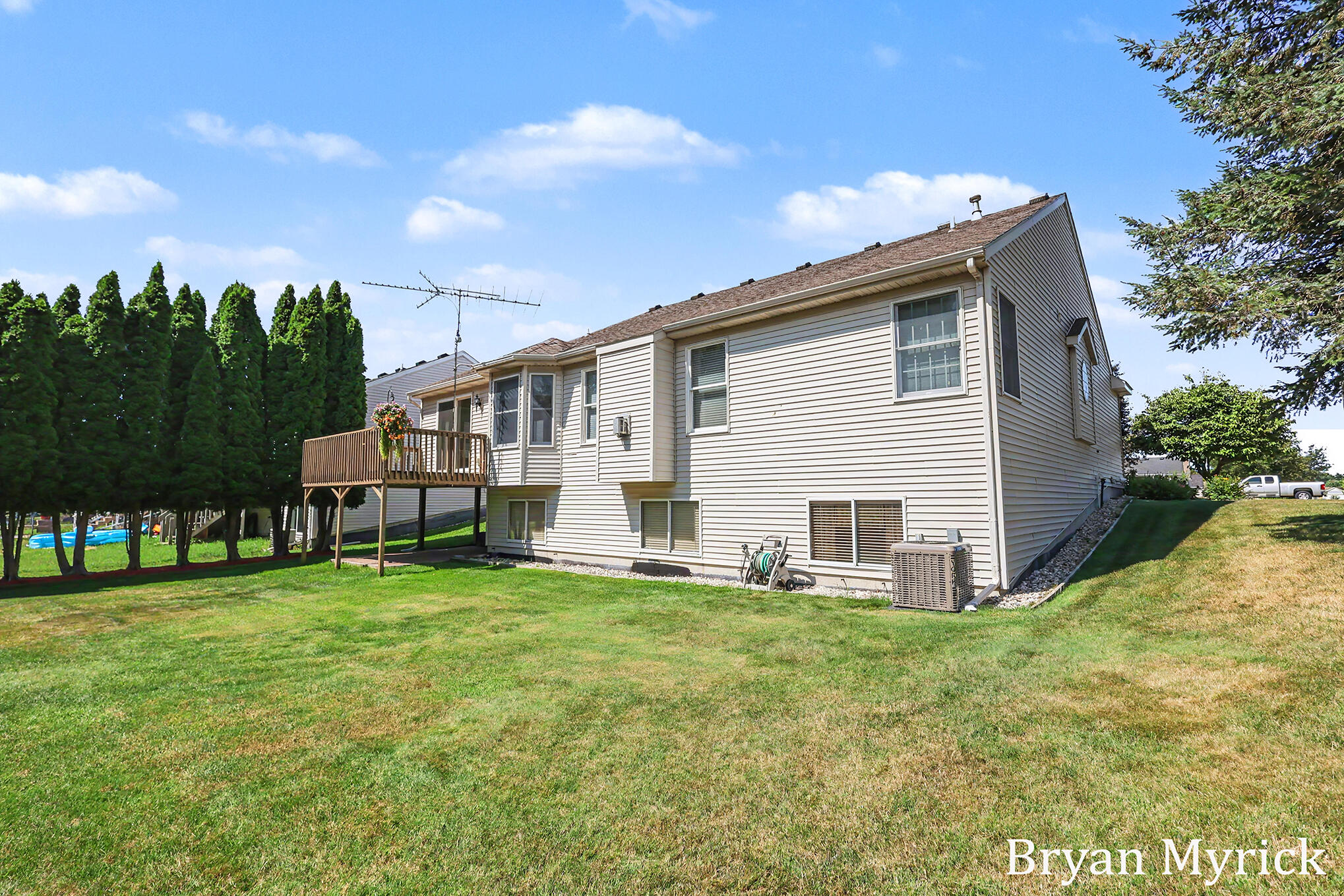 3042 Roberts Way Holland MI 49424