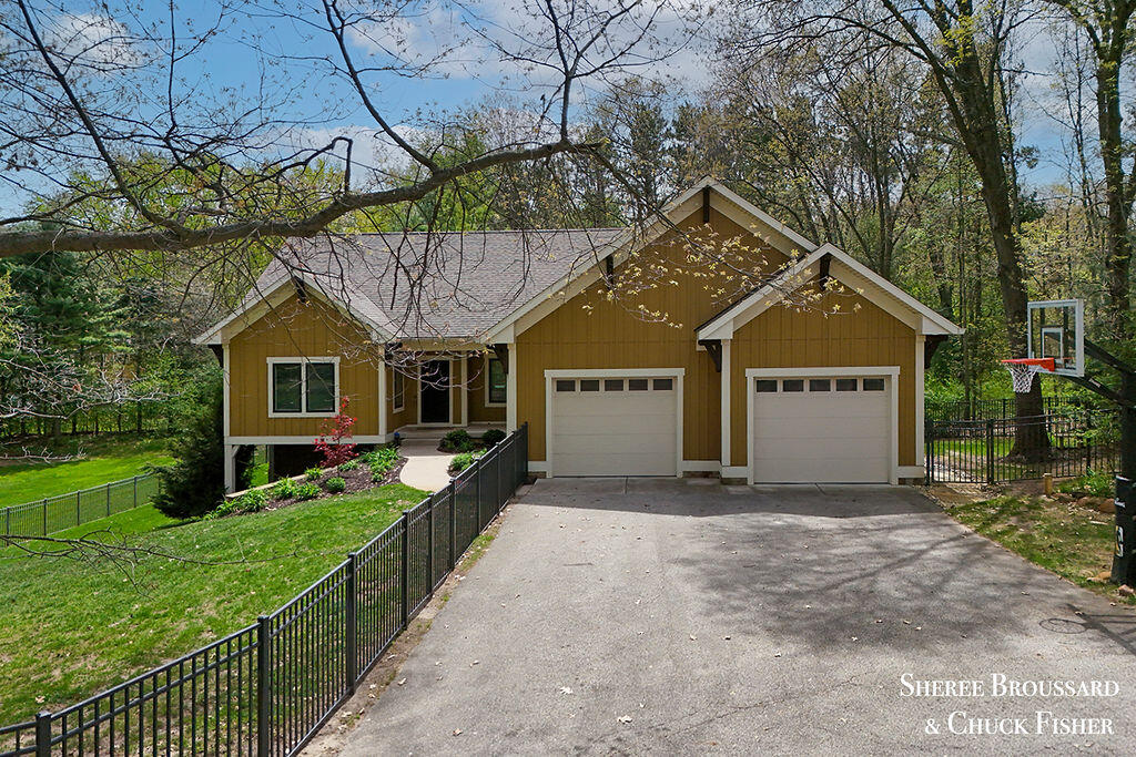 2975 Bird Avenue NE Grand Rapids MI 49525