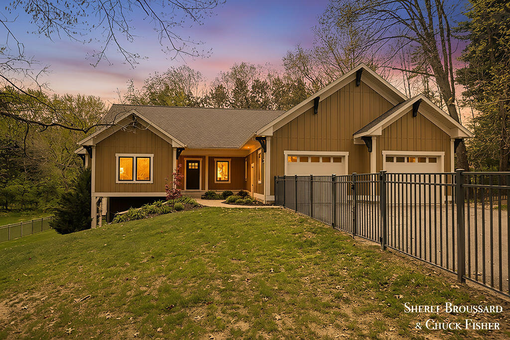 2975 Bird Avenue NE Grand Rapids MI 49525