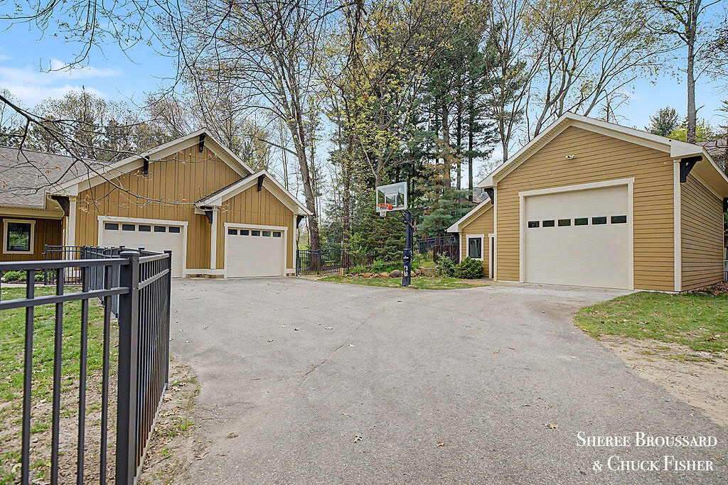 2975 Bird Avenue NE Grand Rapids MI 49525