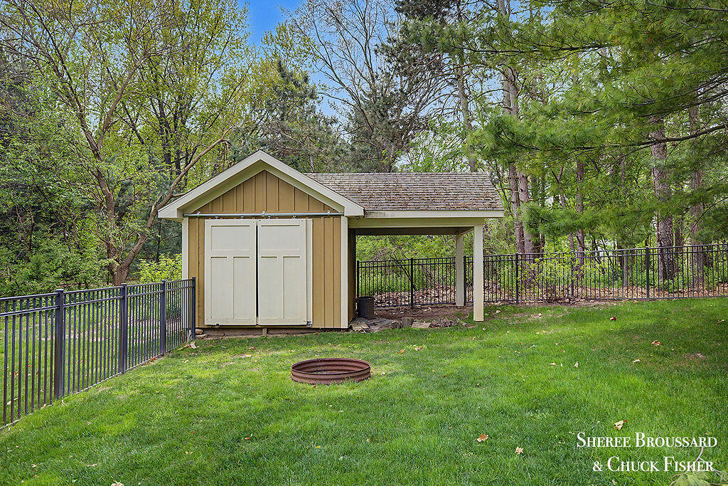 2975 Bird Avenue NE Grand Rapids MI 49525
