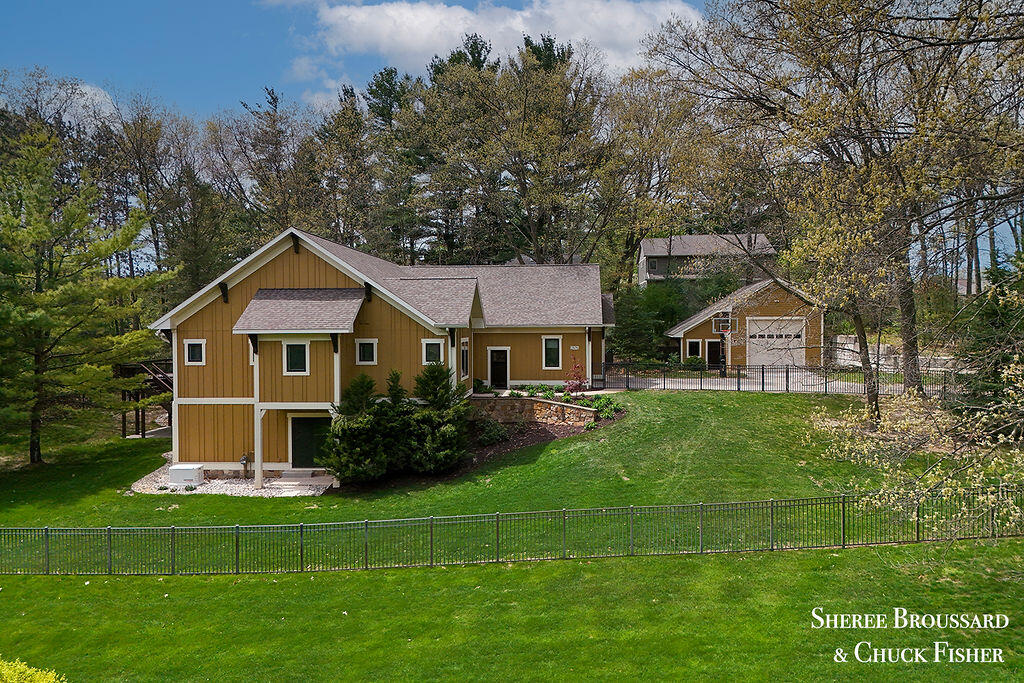2975 Bird Avenue NE Grand Rapids MI 49525