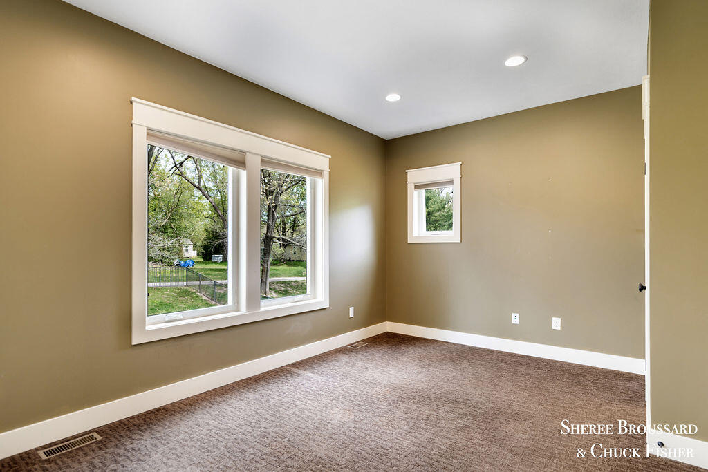 2975 Bird Avenue NE Grand Rapids MI 49525
