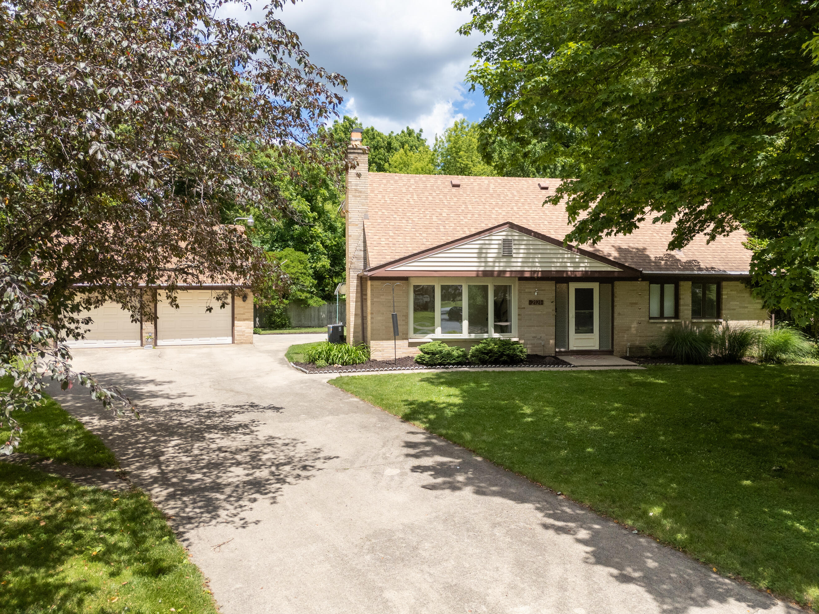 2121 Lakewood Drive Kalamazoo MI 49001