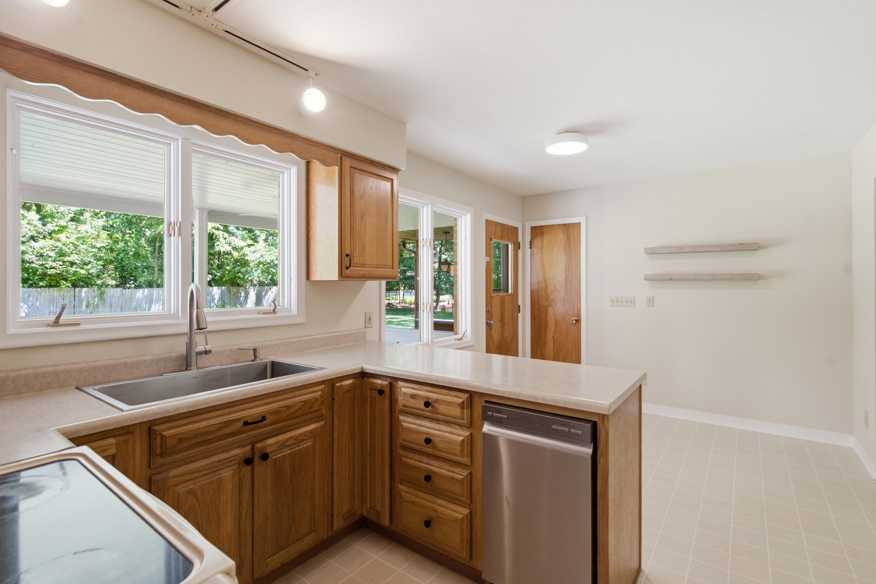 2121 Lakewood Drive Kalamazoo MI 49001