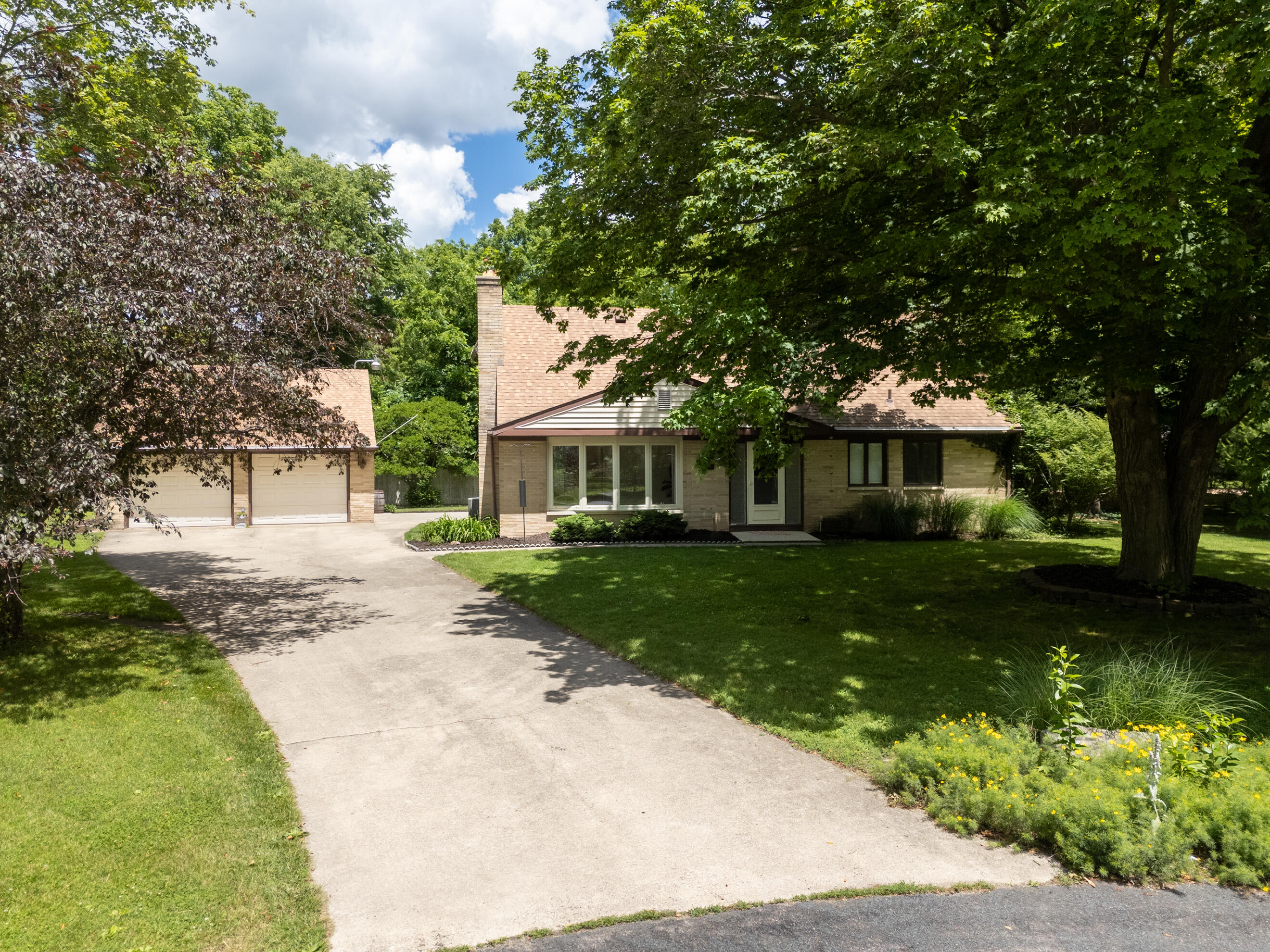 2121 Lakewood Drive Kalamazoo MI 49001
