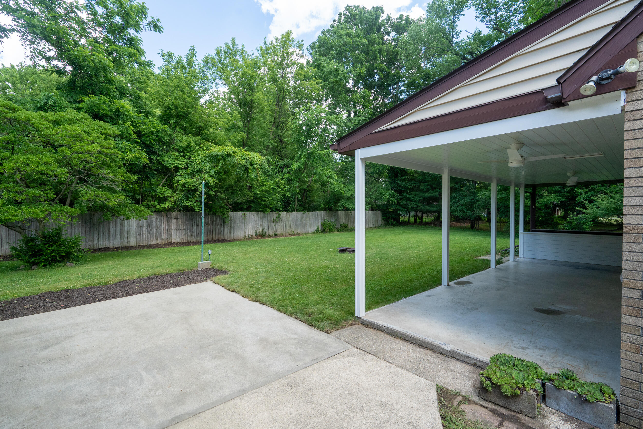 2121 Lakewood Drive Kalamazoo MI 49001
