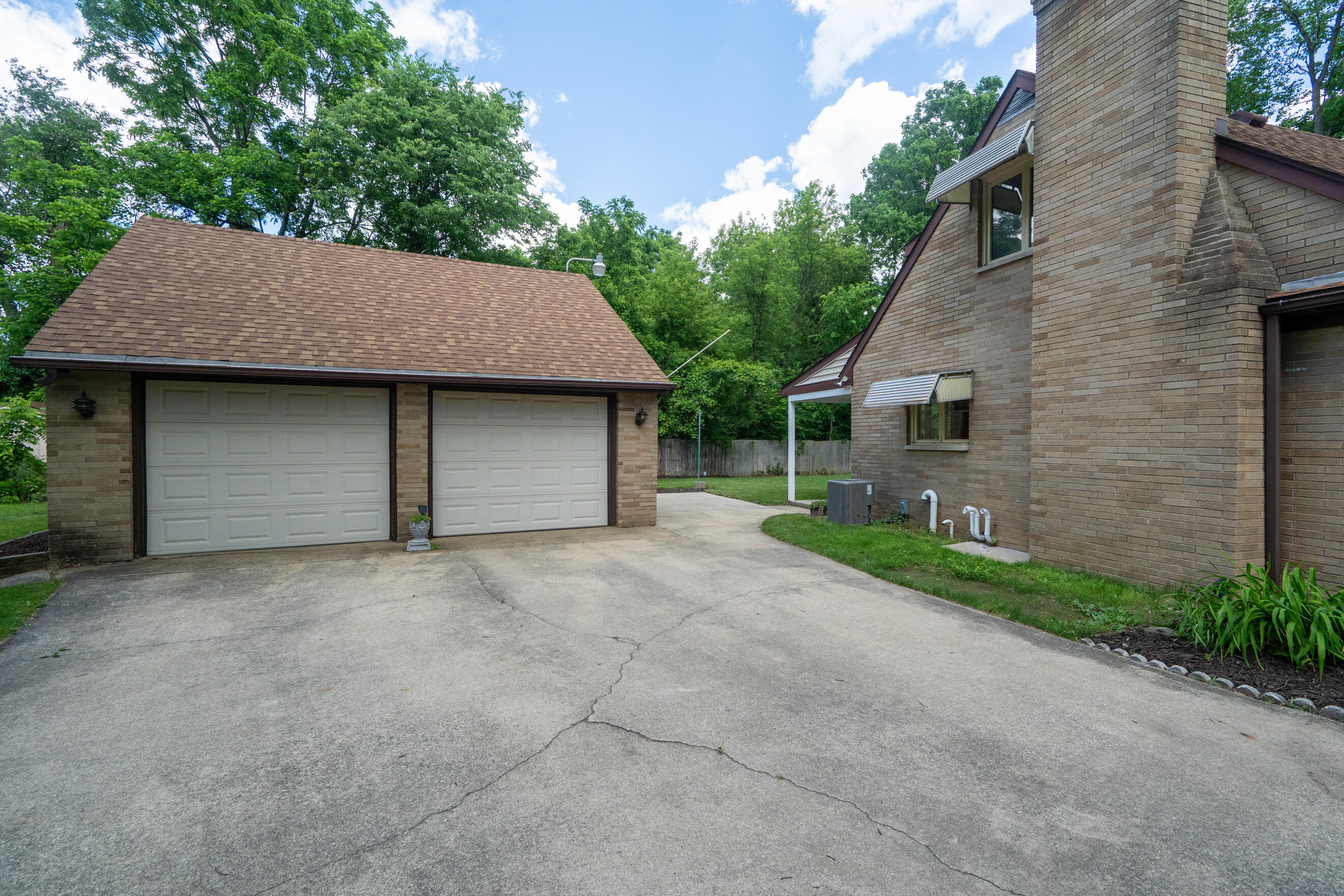 2121 Lakewood Drive Kalamazoo MI 49001
