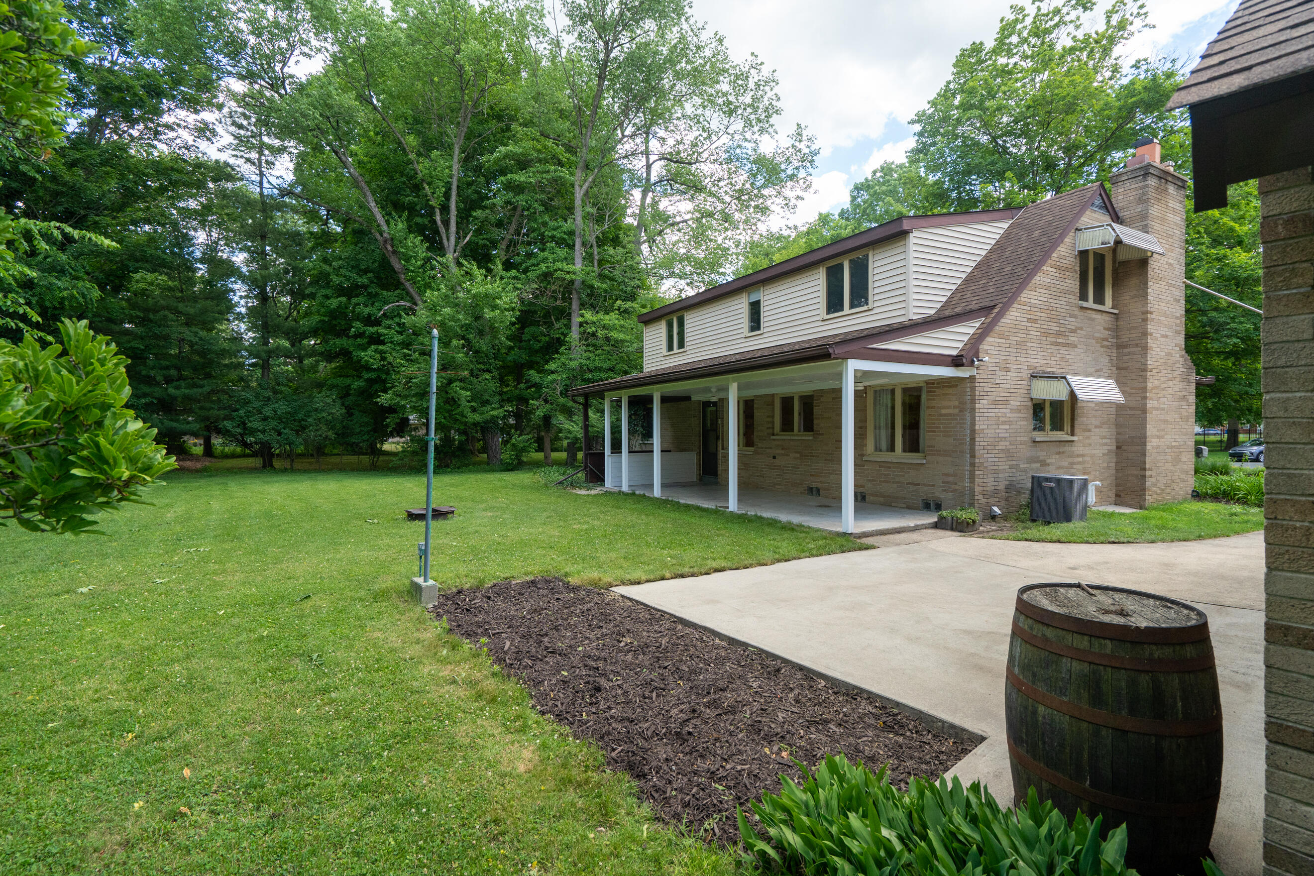 2121 Lakewood Drive Kalamazoo MI 49001