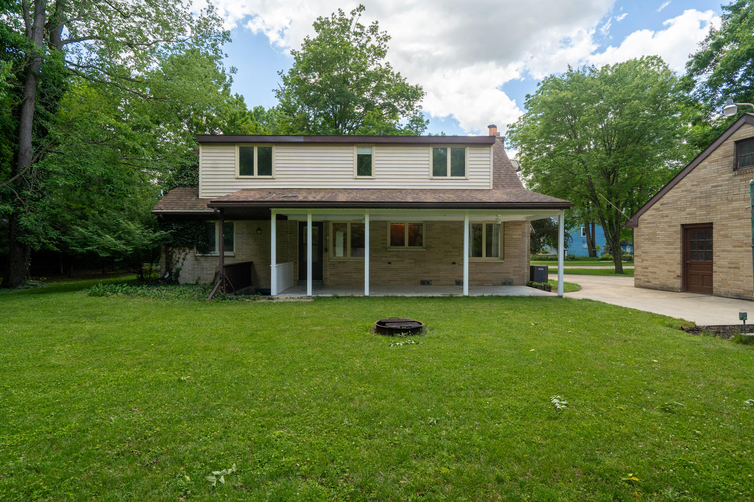 2121 Lakewood Drive Kalamazoo MI 49001