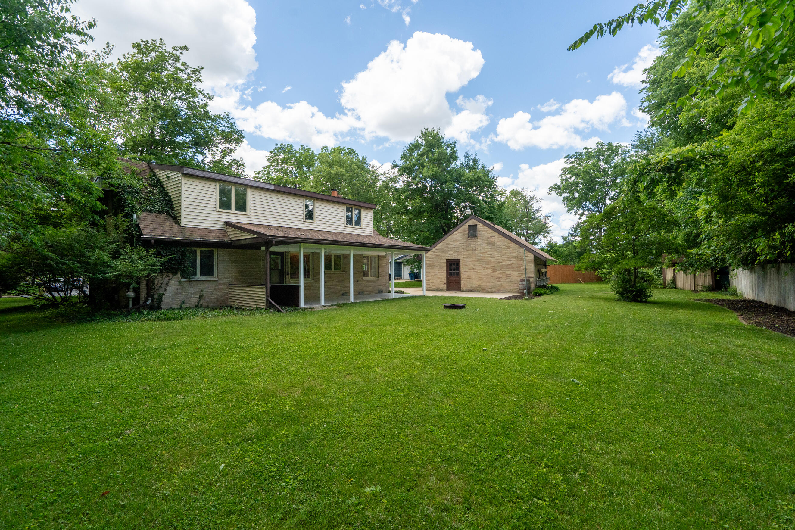2121 Lakewood Drive Kalamazoo MI 49001