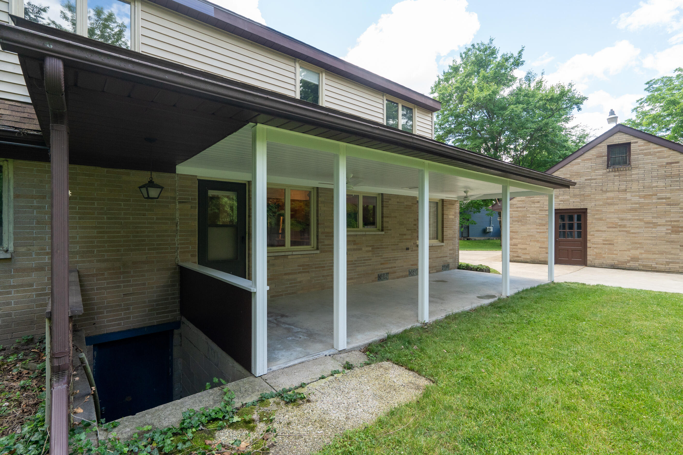 2121 Lakewood Drive Kalamazoo MI 49001