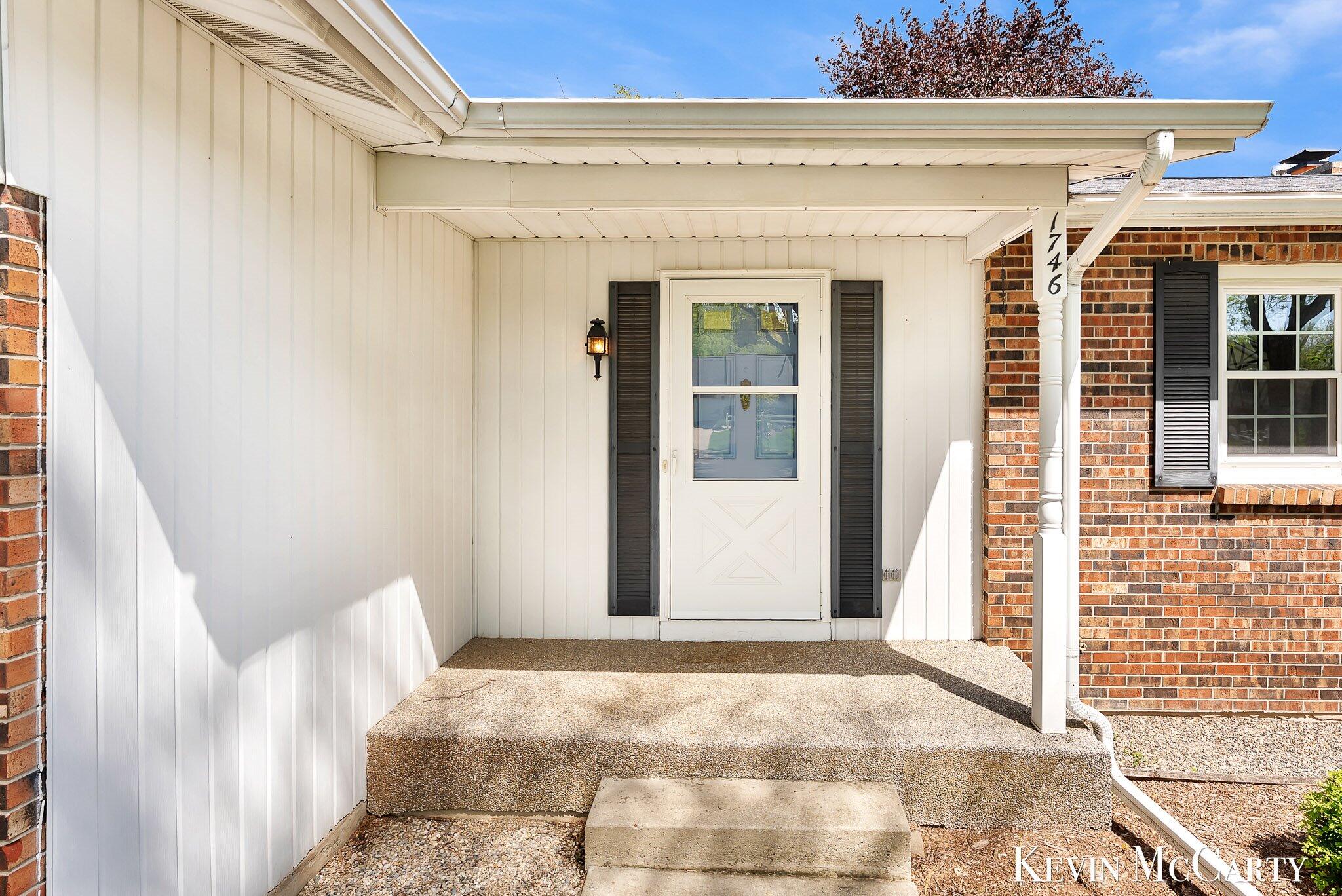 1746 Edgewood Avenue SE Grand Rapids MI 49506