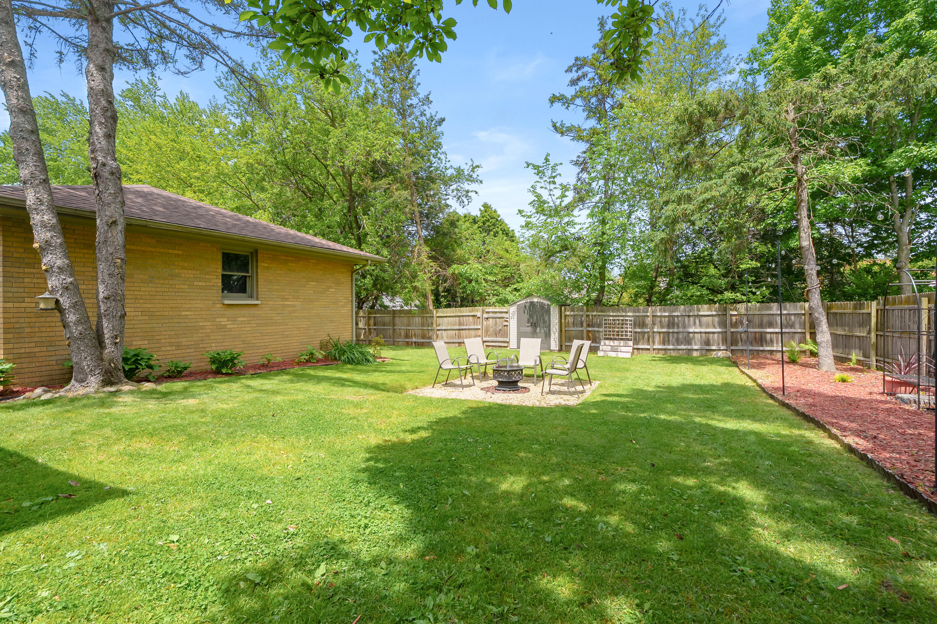 917 Roseland Avenue Kalamazoo MI 49001