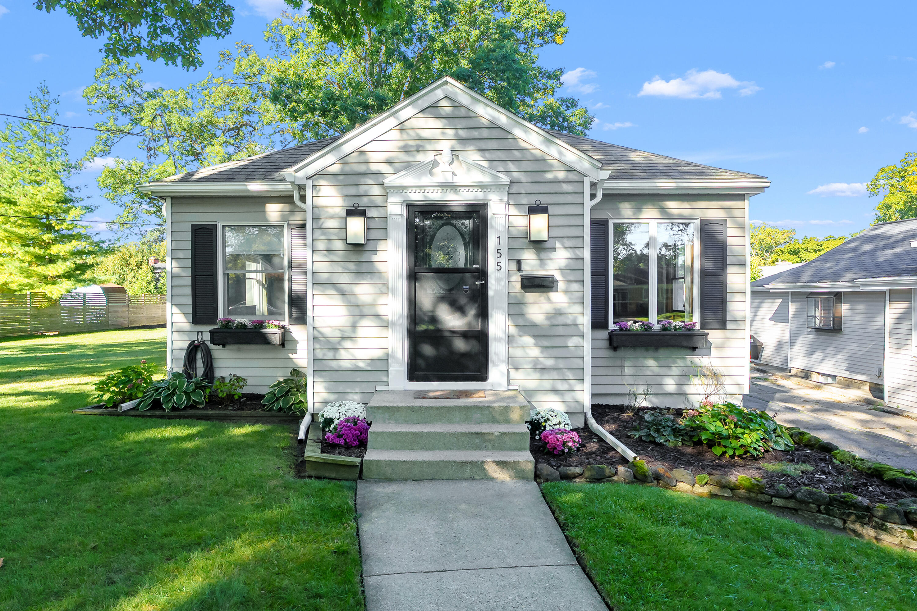 155 Holmdene Boulevard NE Grand Rapids MI 49503