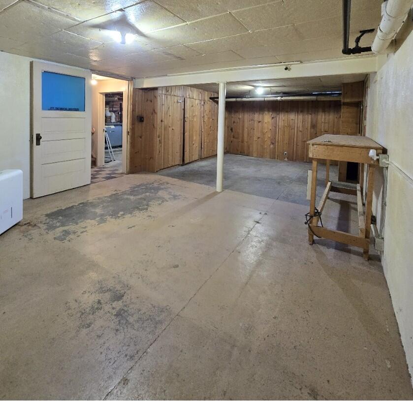 1124 Ashley Drive Kalamazoo MI 49048