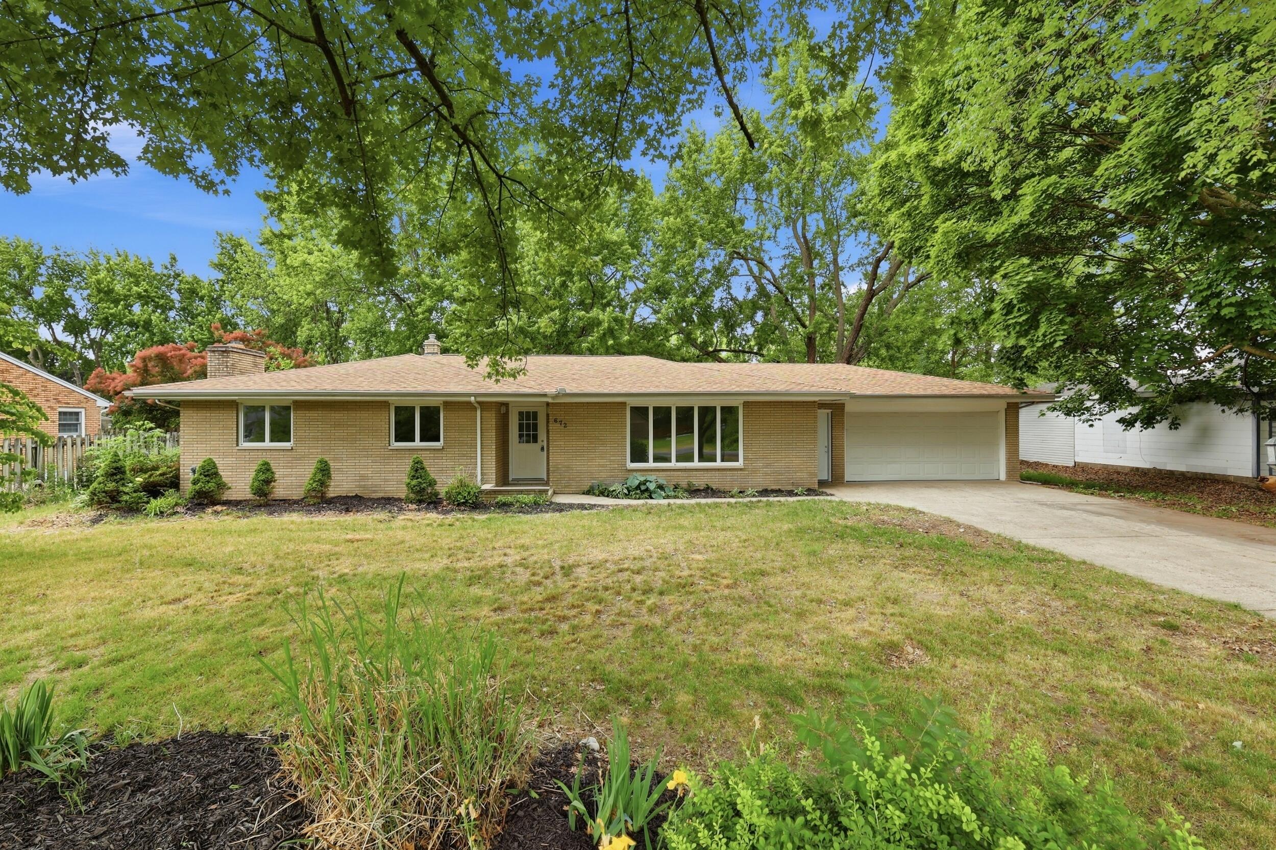 672 Jakway Avenue Benton Harbor MI 49022