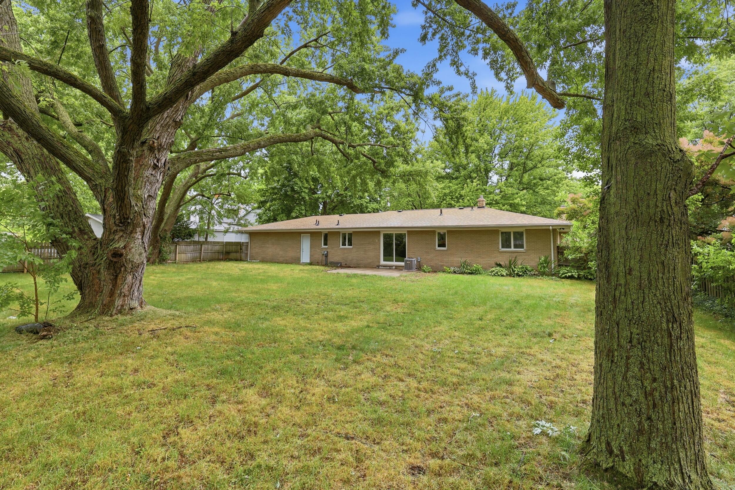 672 Jakway Avenue Benton Harbor MI 49022