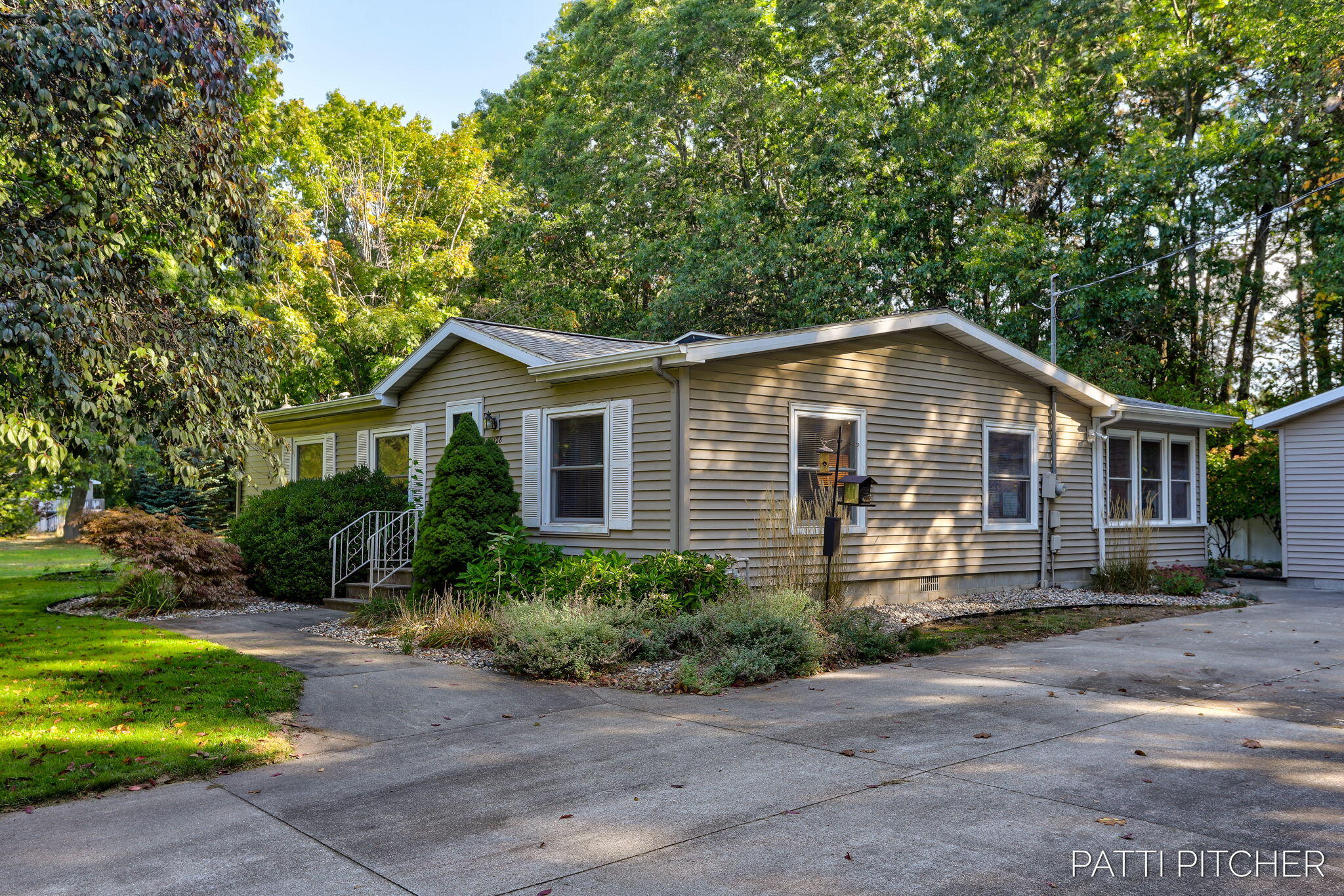 14128 Luckett Lane Grand Haven MI 49417