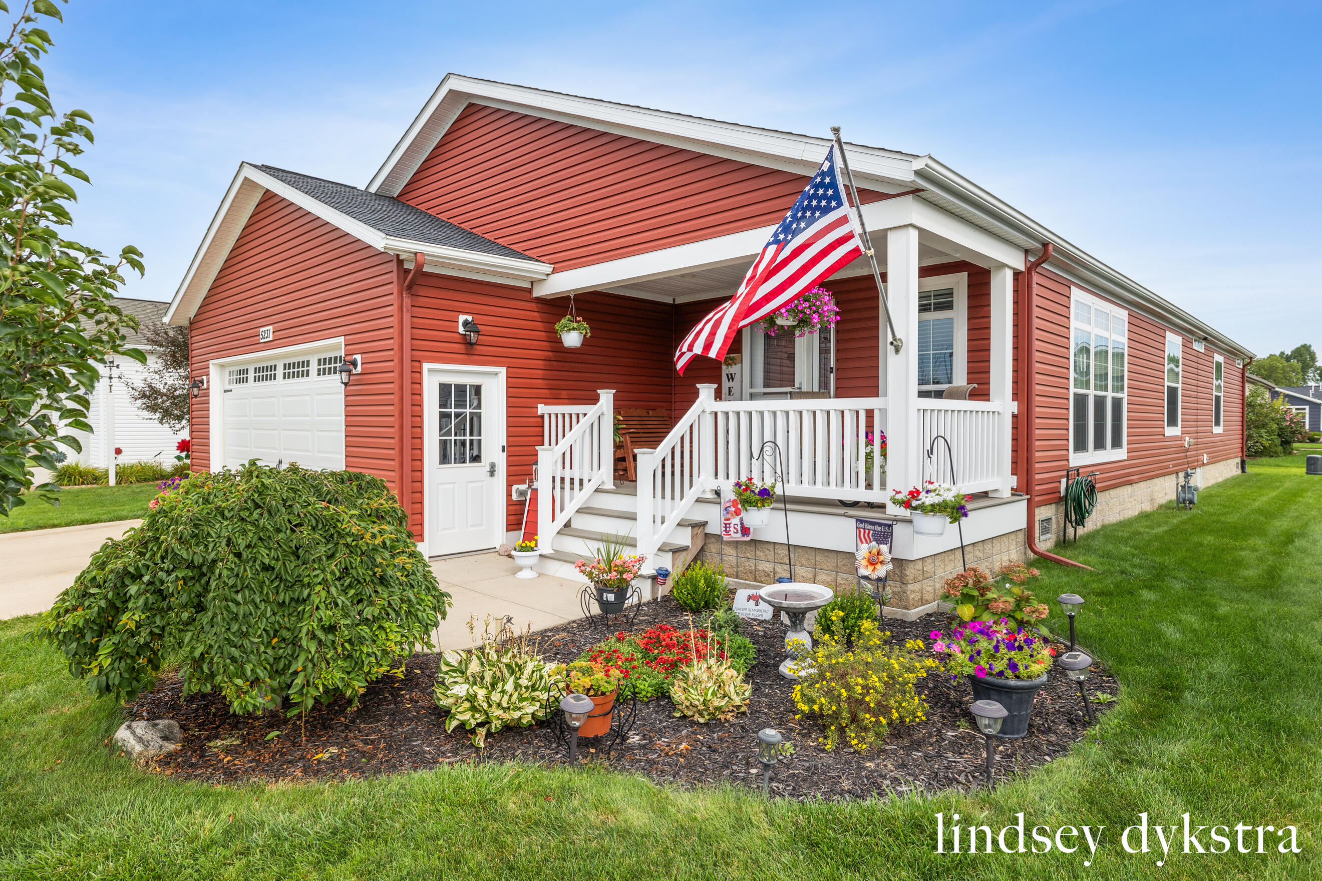 5231 Woodberry Lane Holland MI 49423