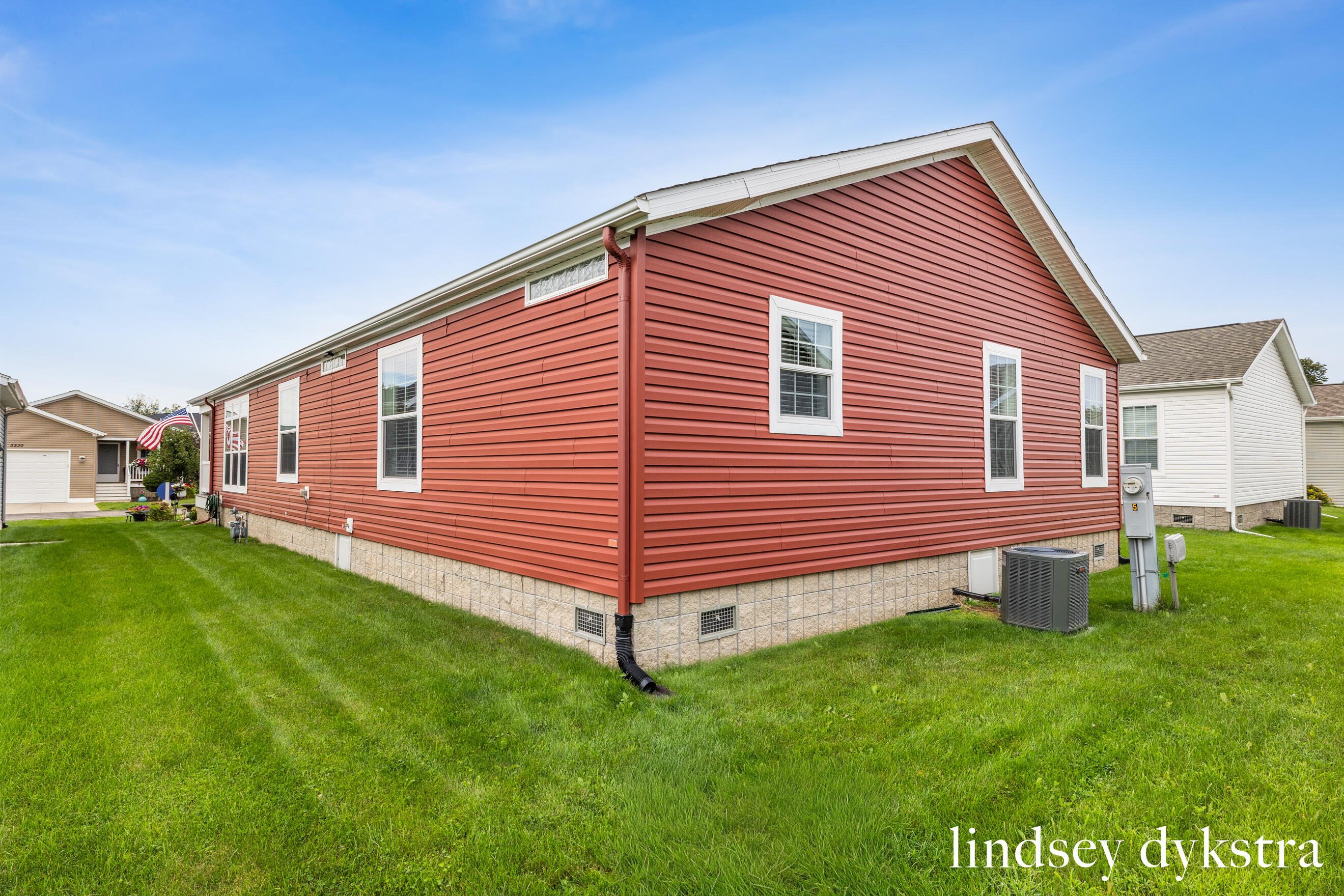 5231 Woodberry Lane Holland MI 49423