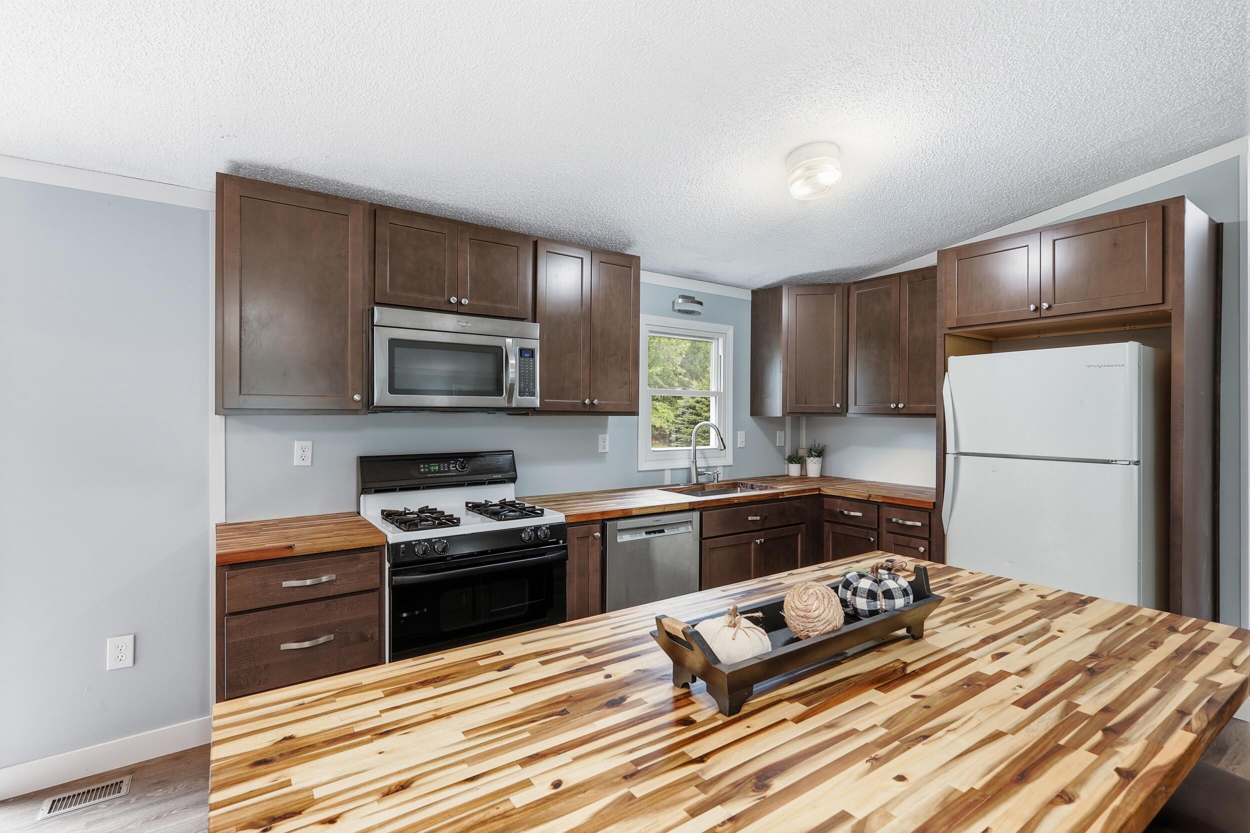 9949 10 Mile Road NE Rockford MI 49341