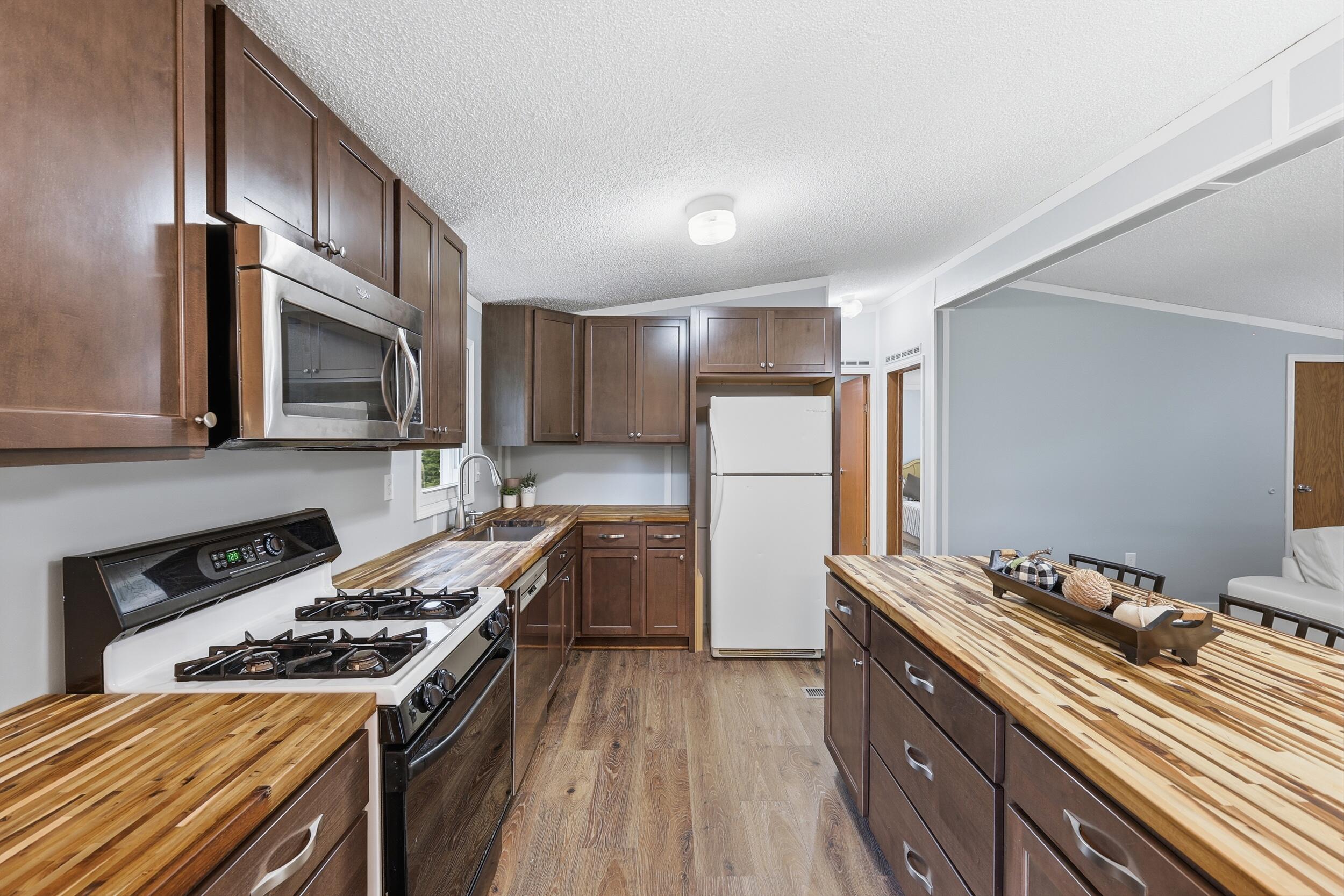 9949 10 Mile Road NE Rockford MI 49341