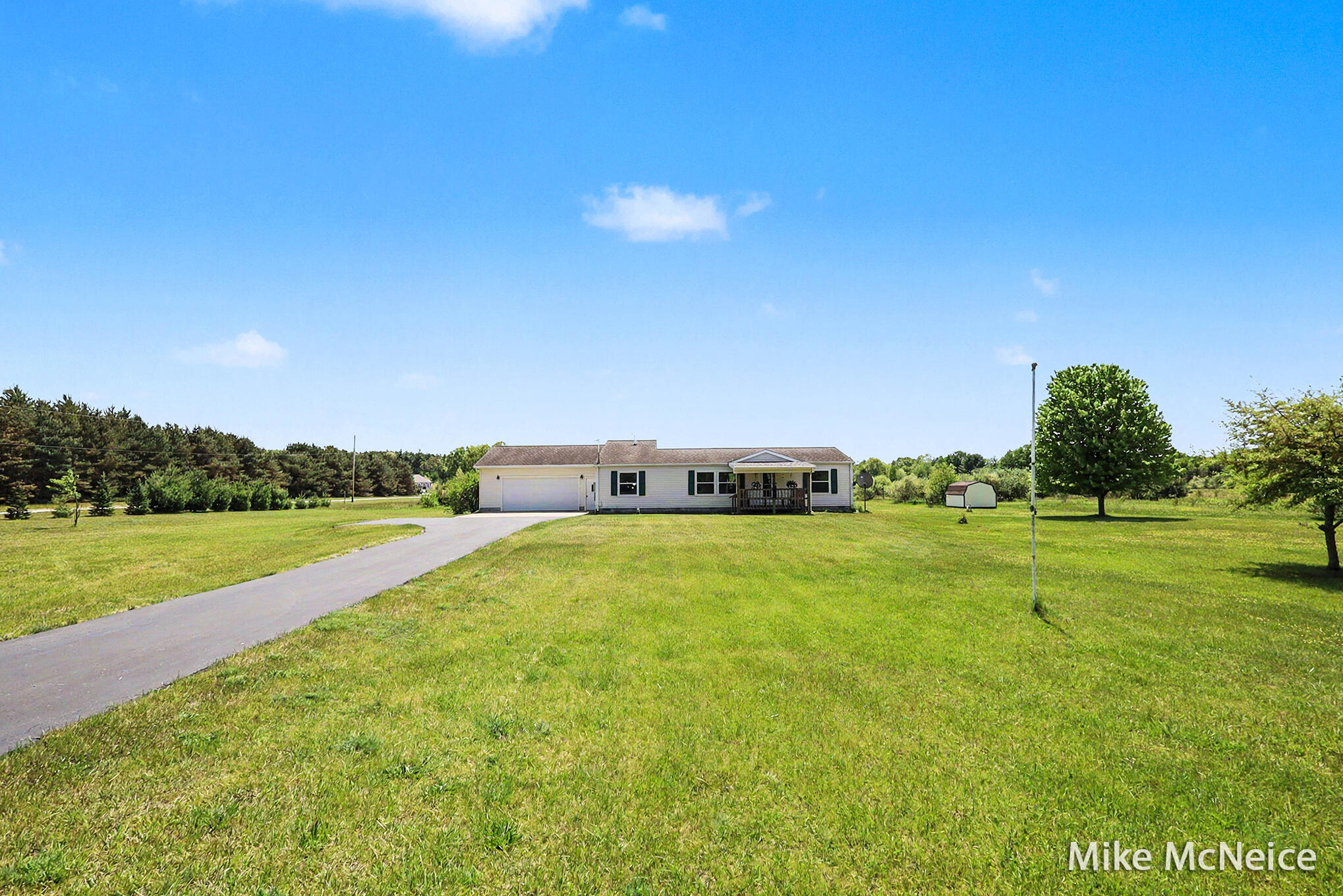 2079 W Mcmillan Road Muskegon MI 49445
