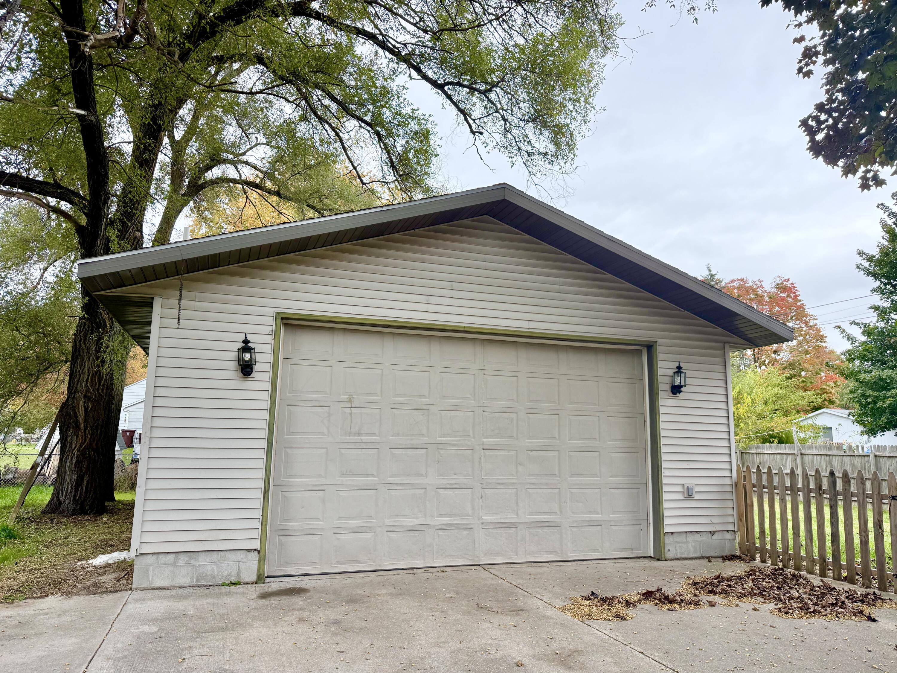 2268 Oak Park Drive Muskegon MI 49442
