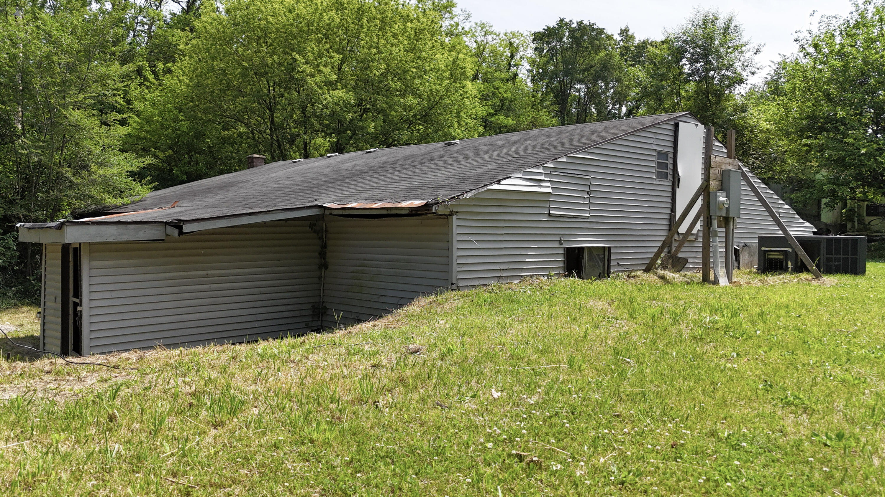 52682 Lindbergh Drive Dowagiac MI 49047