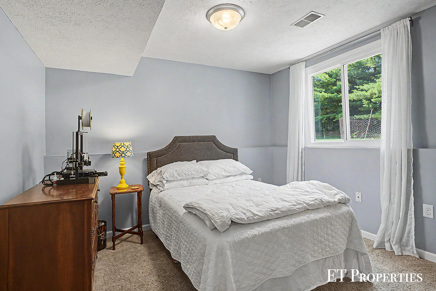 1210 Palmer Court NE Grand Rapids MI 49505