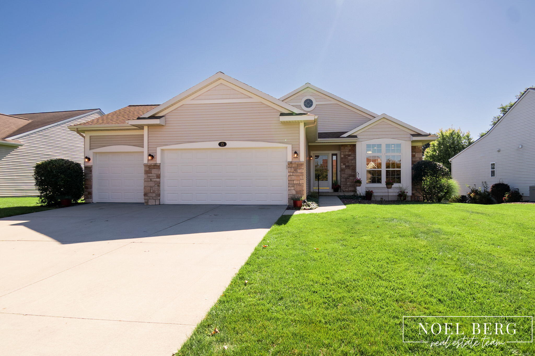 15 W Watershore Drive Muskegon MI 49444